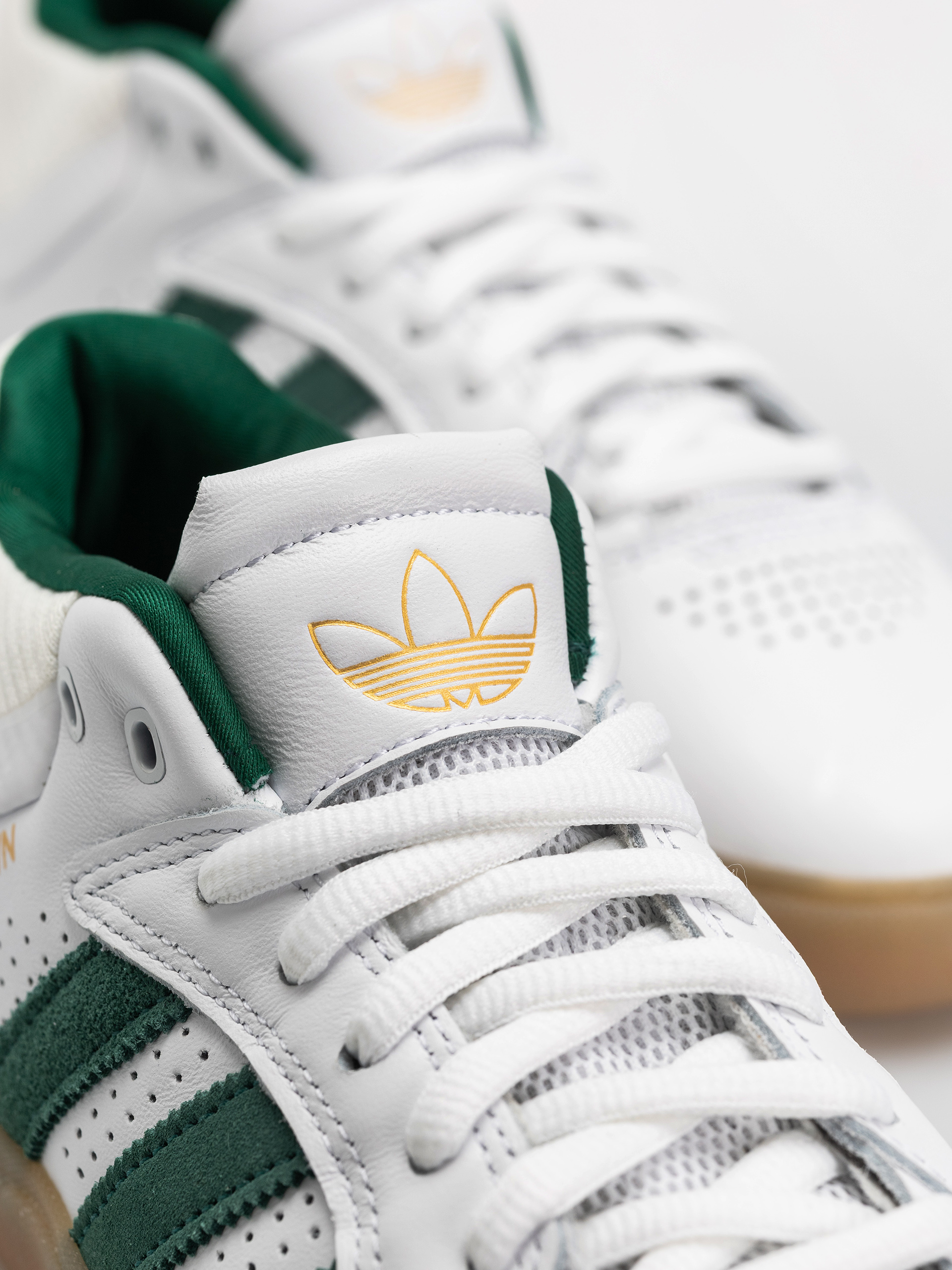 adidas Tyshawn Schuhe (ftwwht/cgreen/gum4)