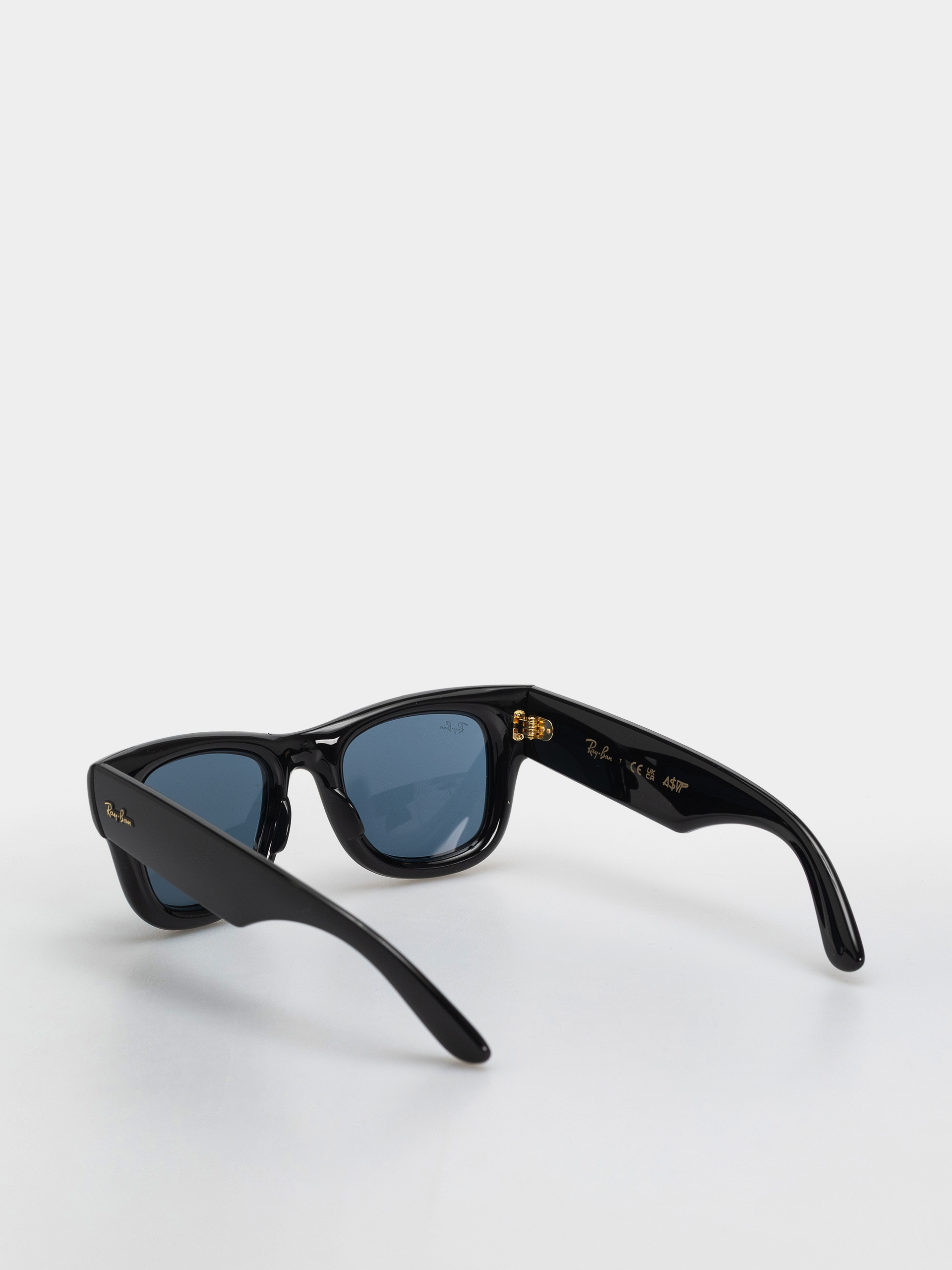 Ray-Ban Wayfarer Puffer Sunglasses (polerowany czarny/ciemnoniebieski)
