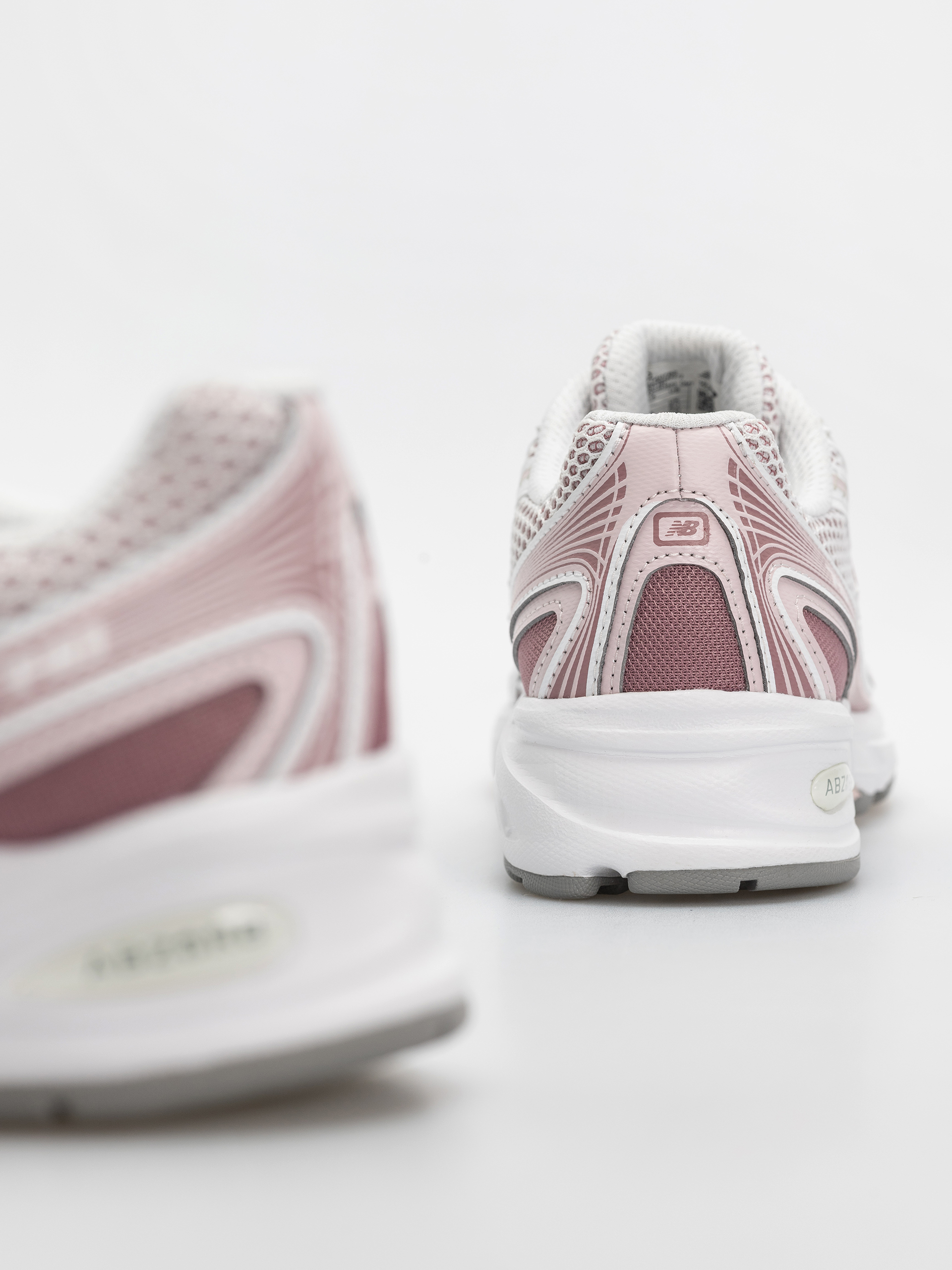 New Balance 740 Shoes (rosewood/103 white)