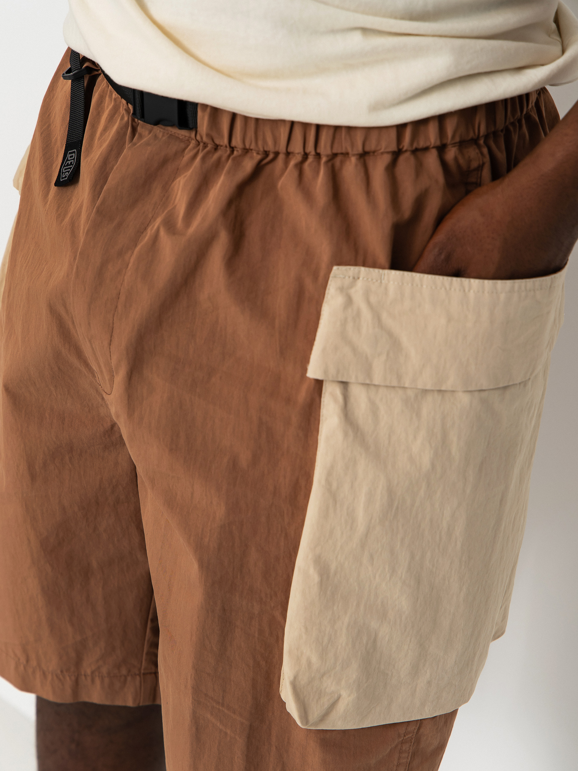 Deus Ex Machina Duck Dive Shorts (camel brown)