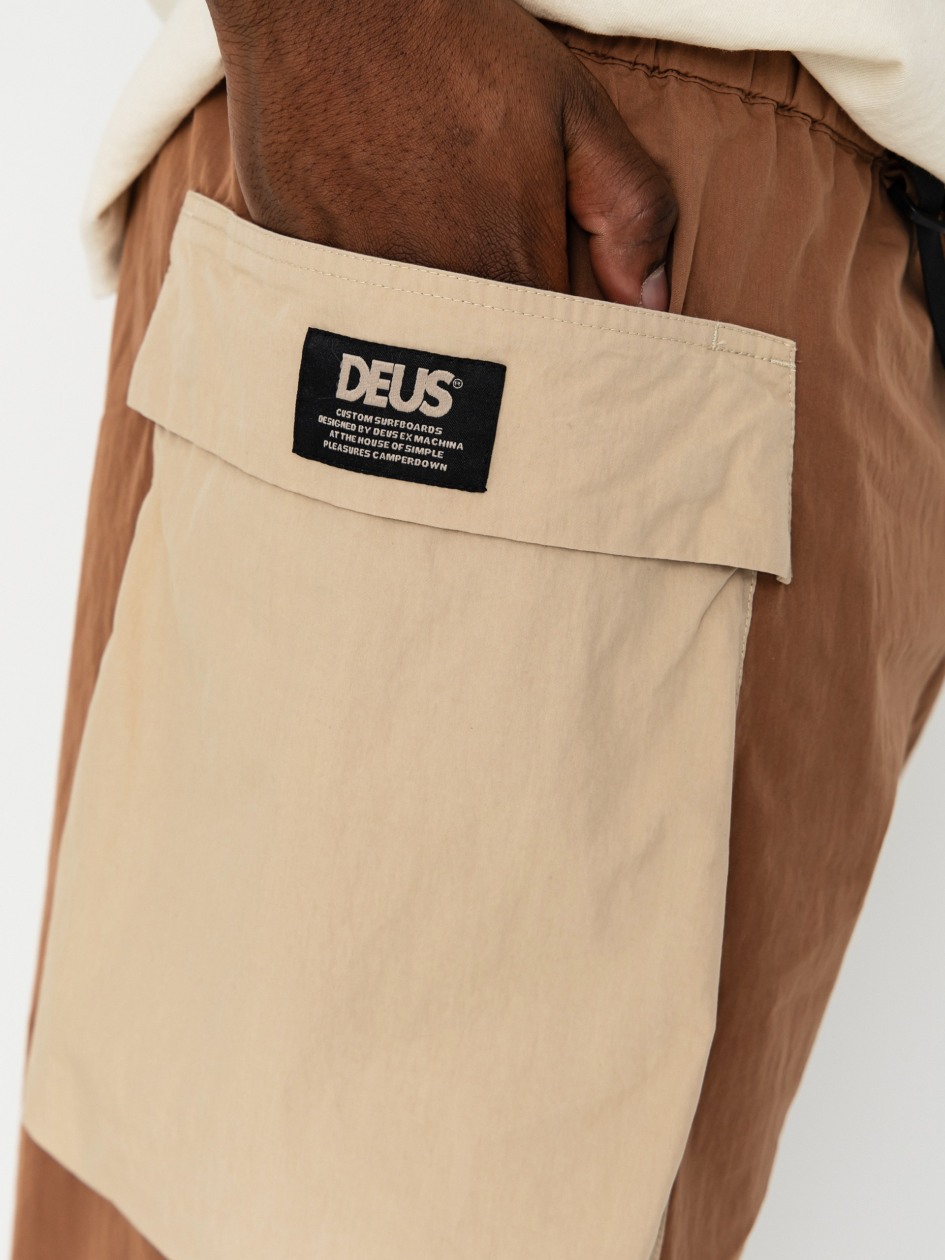 Deus Ex Machina Duck Dive Shorts (camel brown)