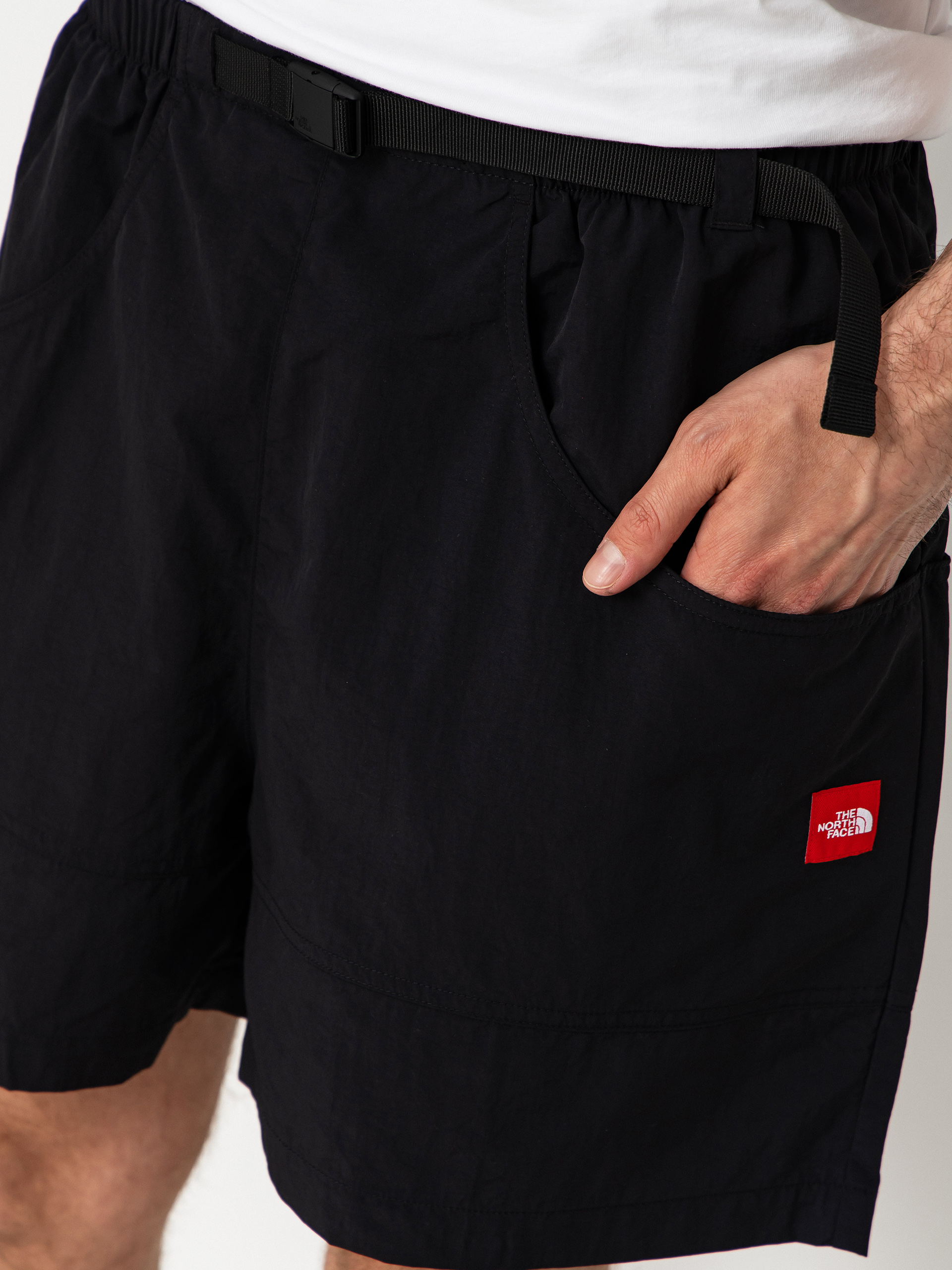 The North Face Tnf Red Box Nylon Belted Shorts (tnf black)