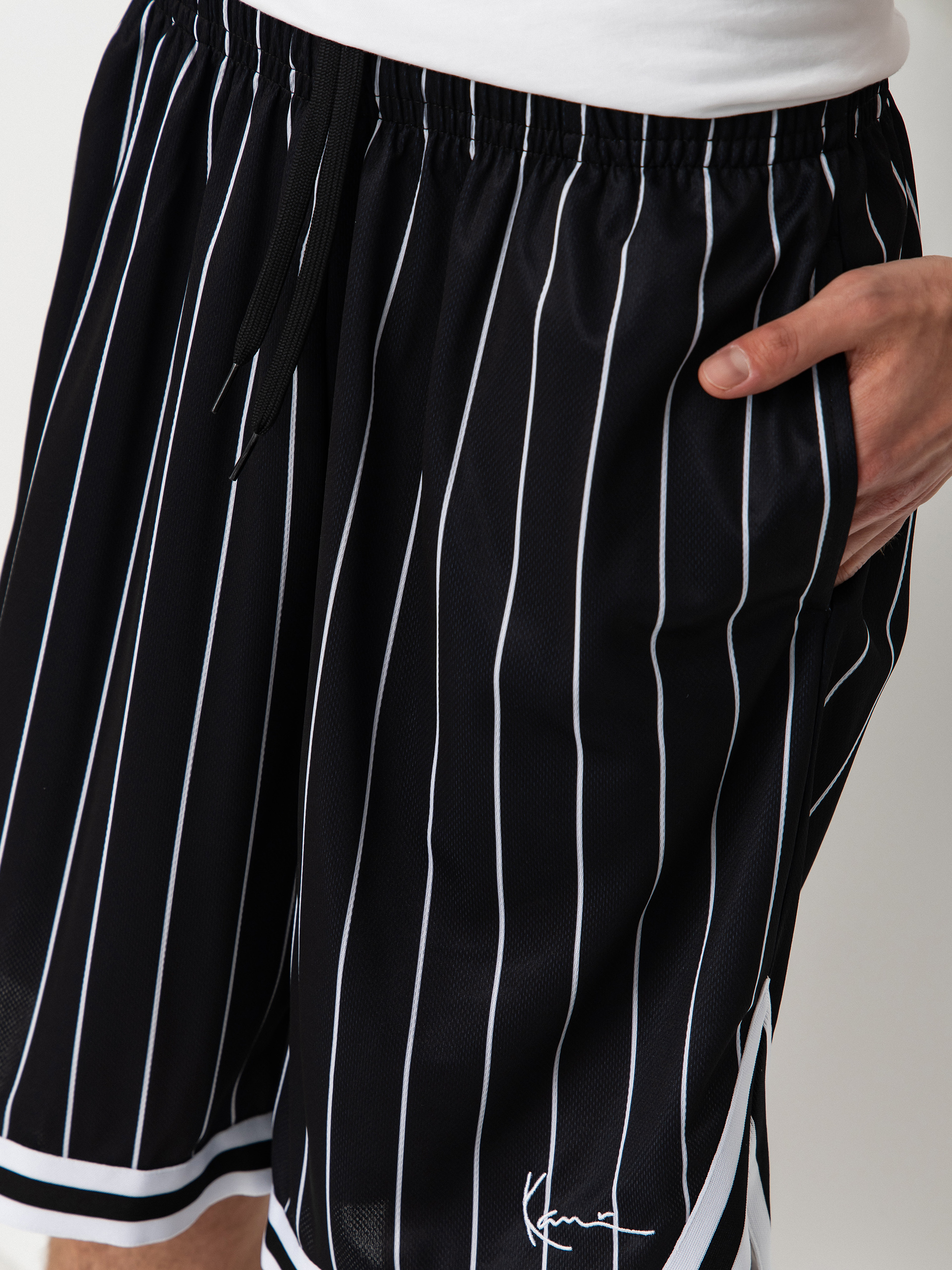 Karl Kani Small Signature Pinstripe Mesh Shorts (black/white)