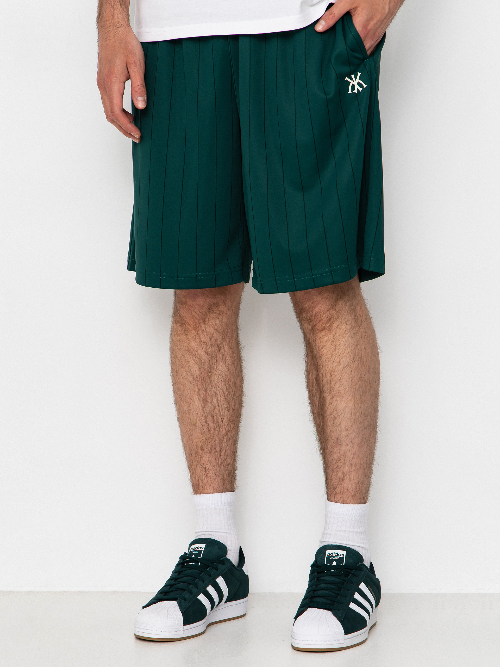 Karl Kani Shorts Insignia Shadow Pinstripe Soccer (green)
