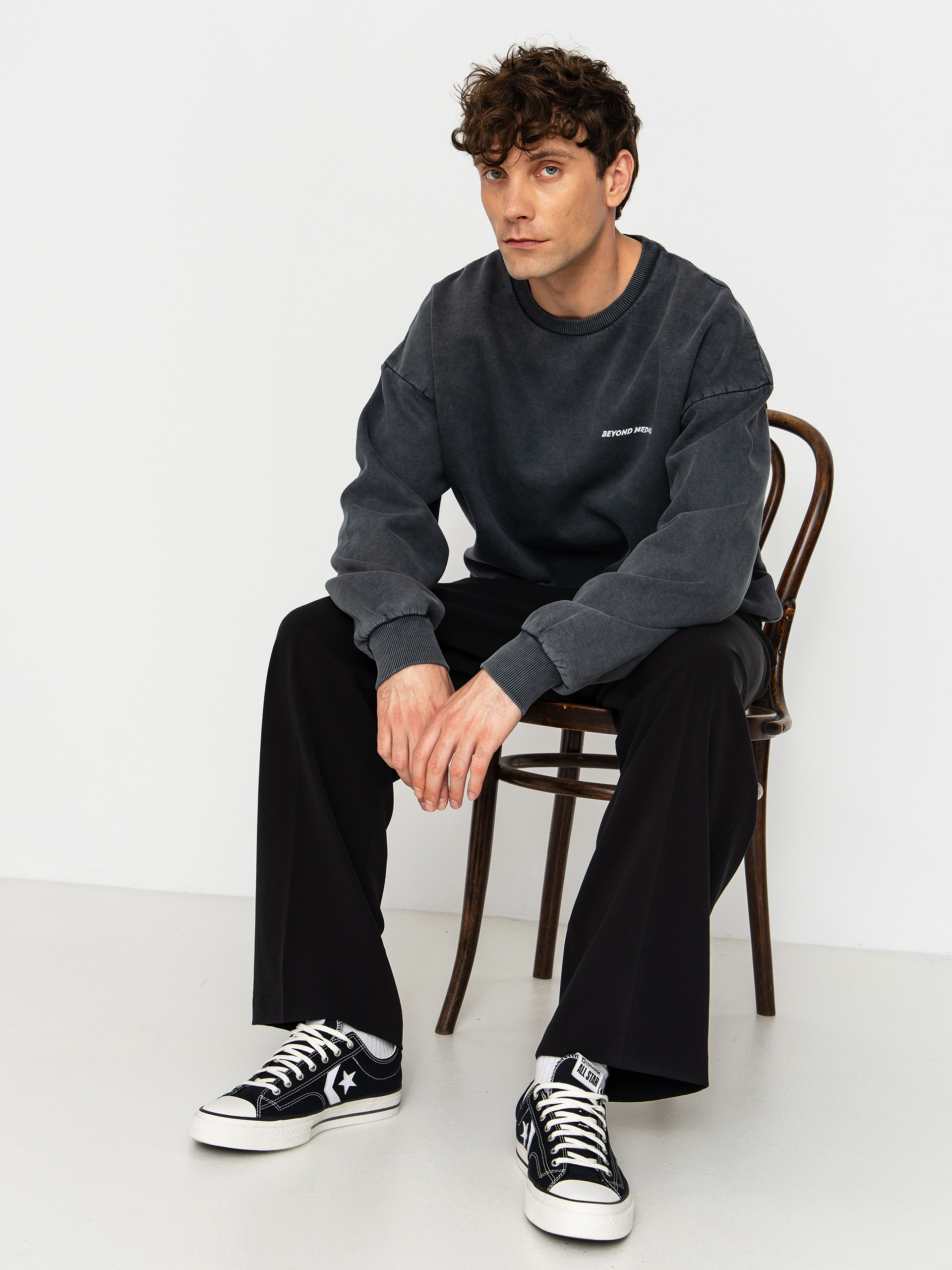 Beyond Medals Sweatshirt Distressed Logo (black)