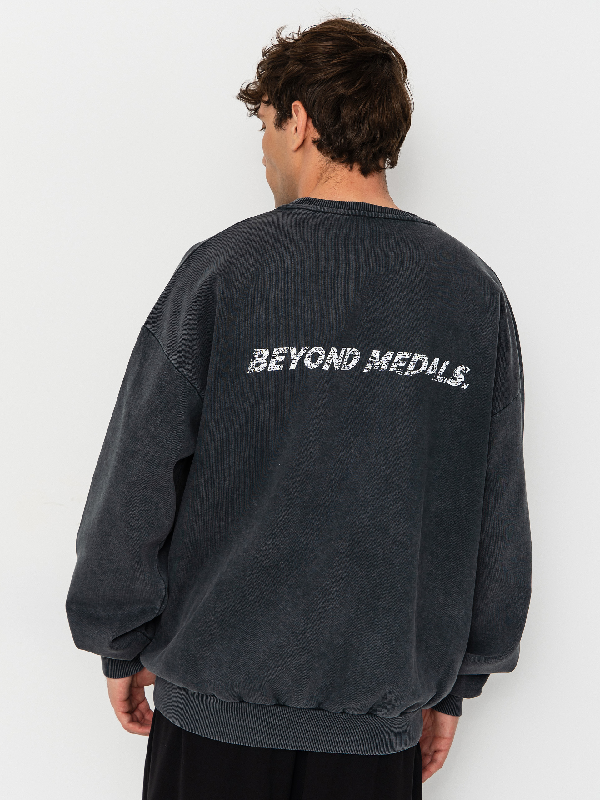 Beyond Medals Sweatshirt Distressed Logo (black)
