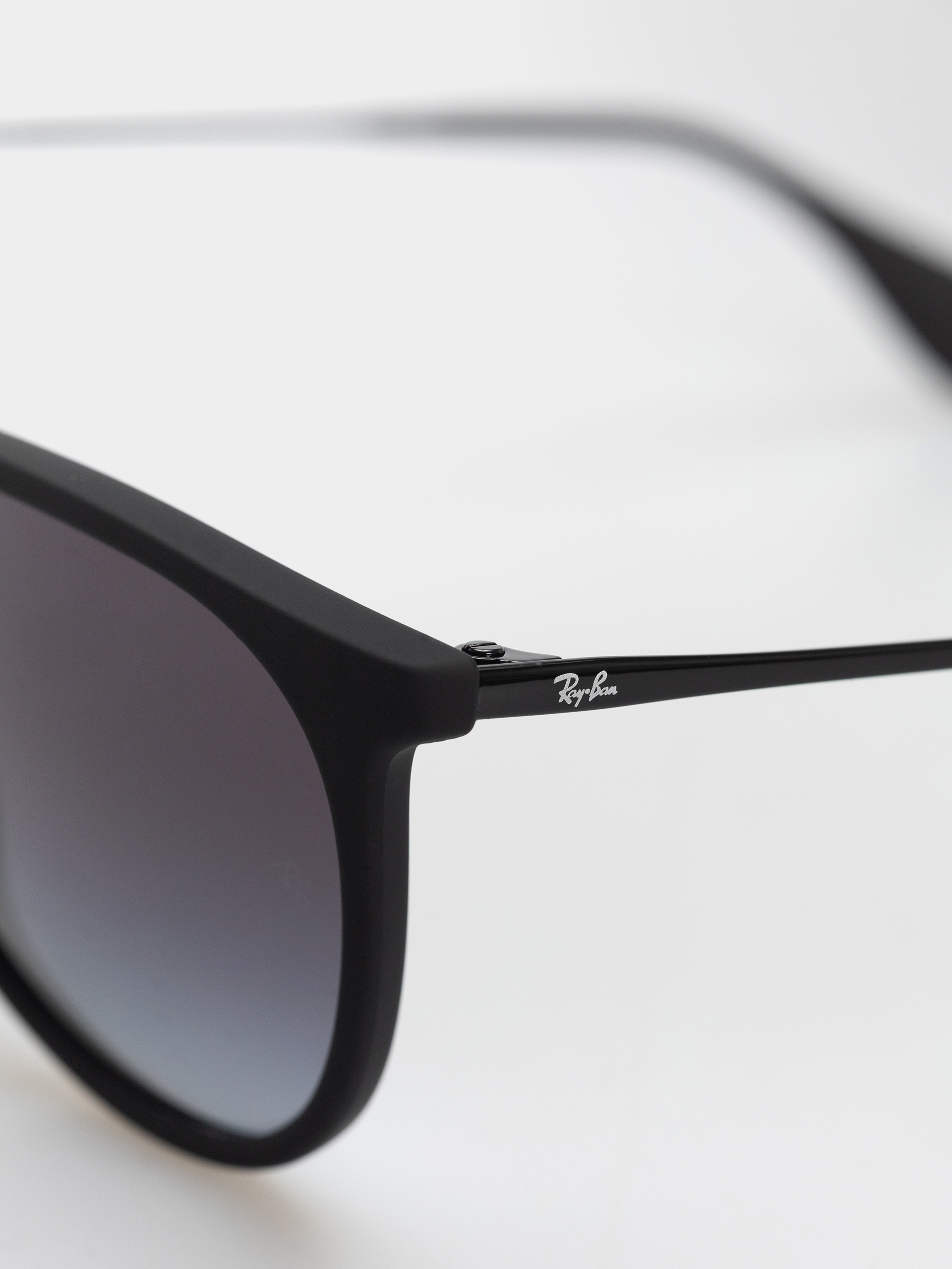 Ray-Ban Sonnenbrille Erika Classic (matowy guma czarny/szary gradalny)