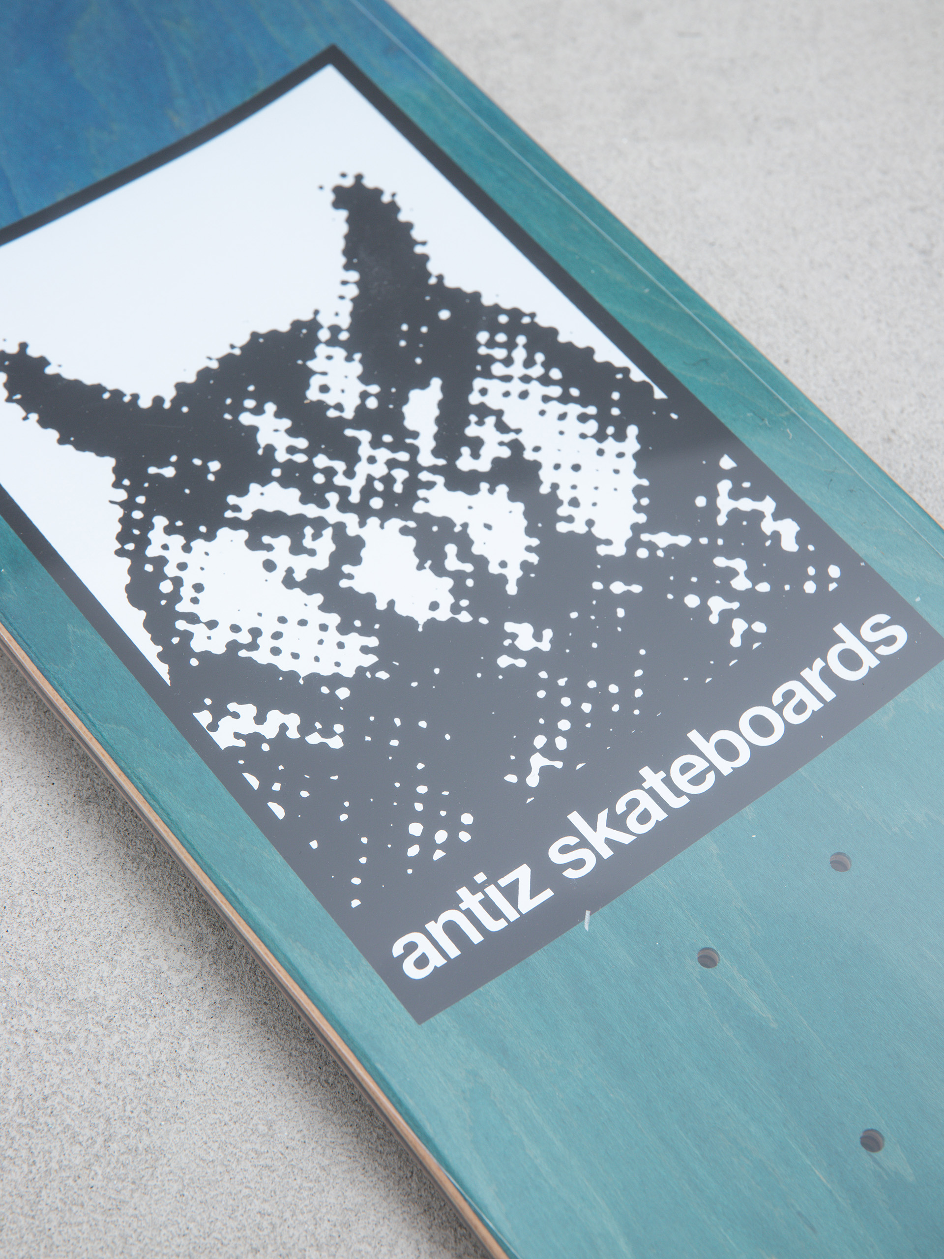 Antiz Deck Oslo M Shape Medium (white)