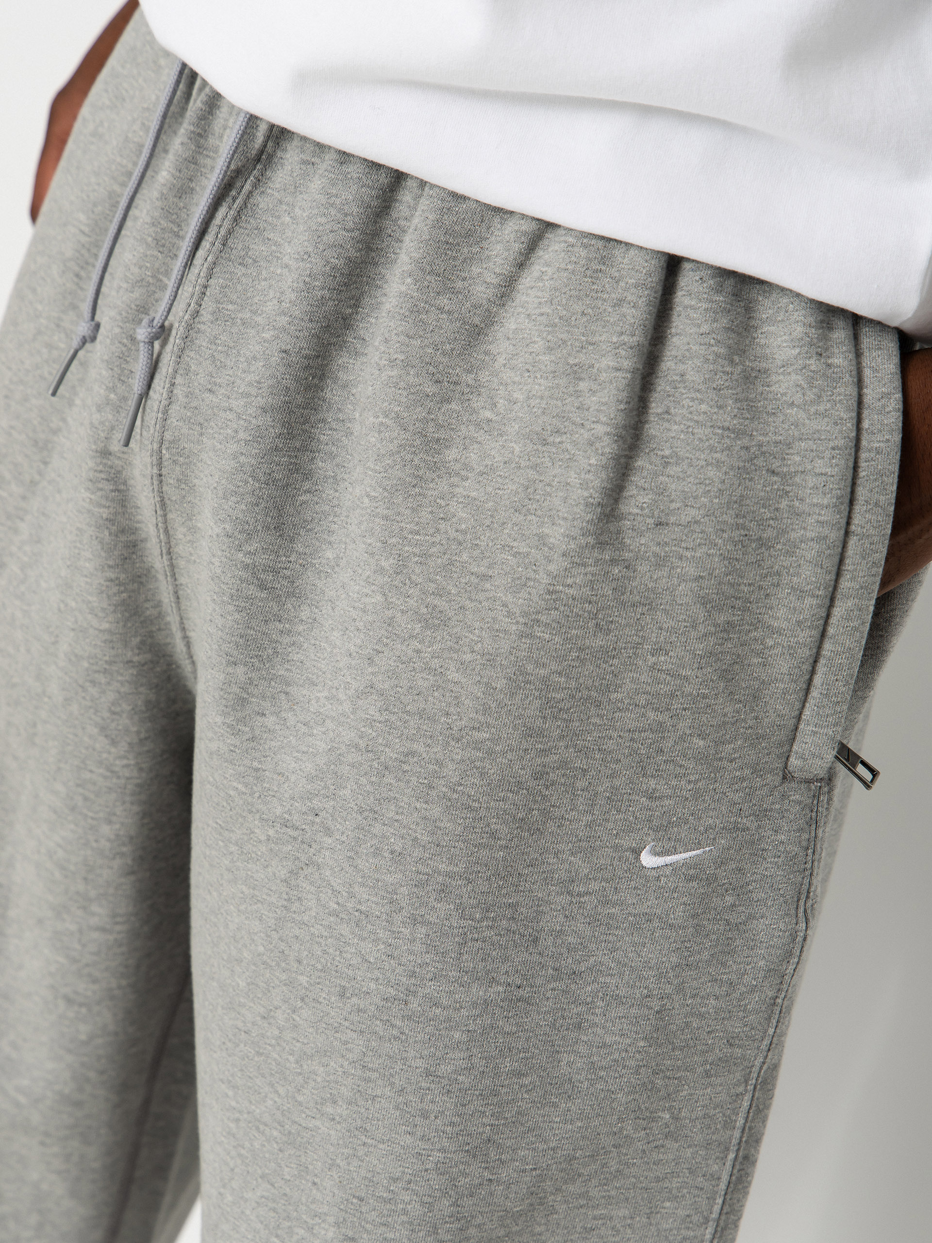 Nike SB Solo Swoosh Pants (dk grey heather/lt smoke grey/white)