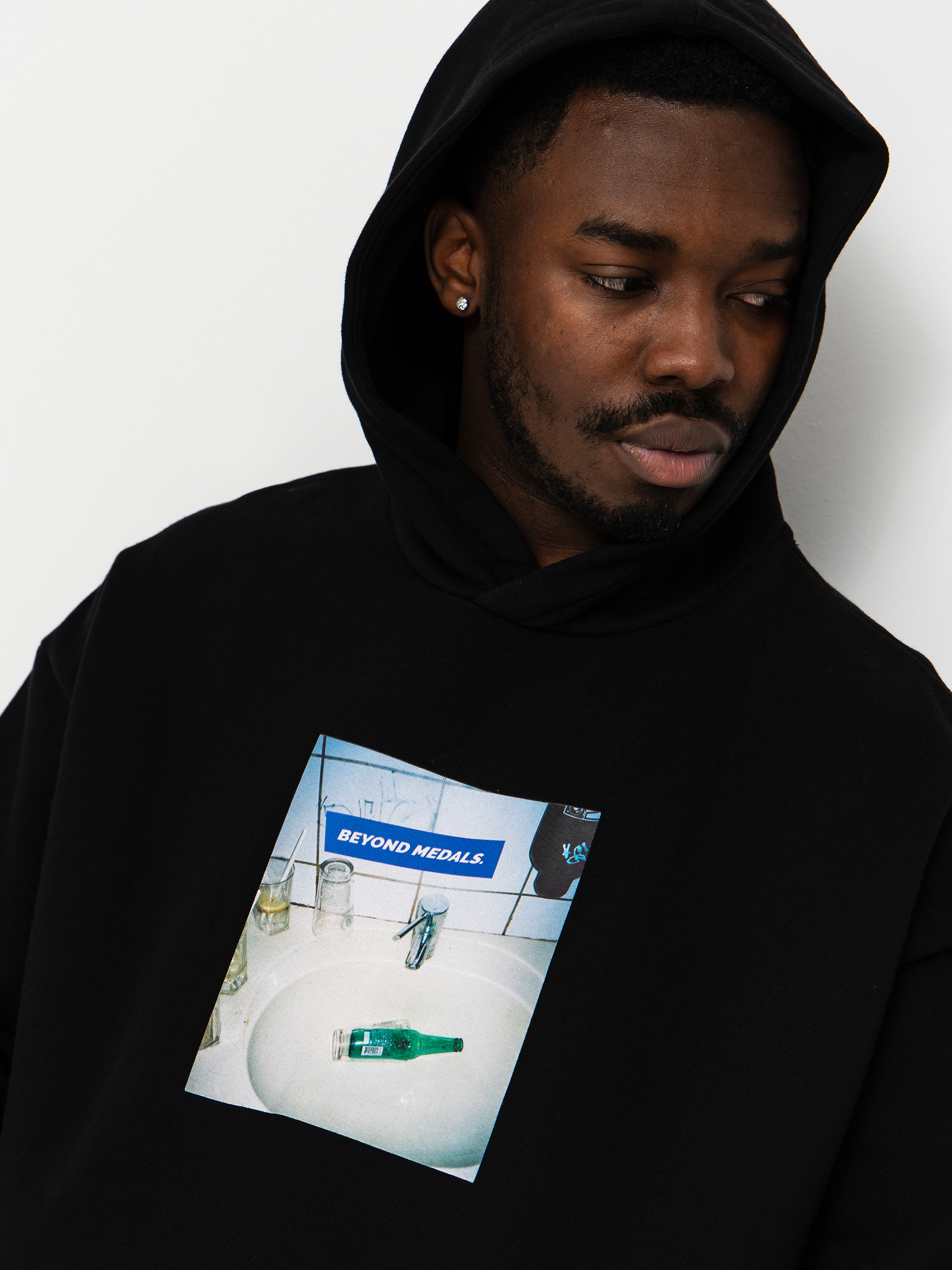 Beyond Medals Hoodie Bottle HD (black)