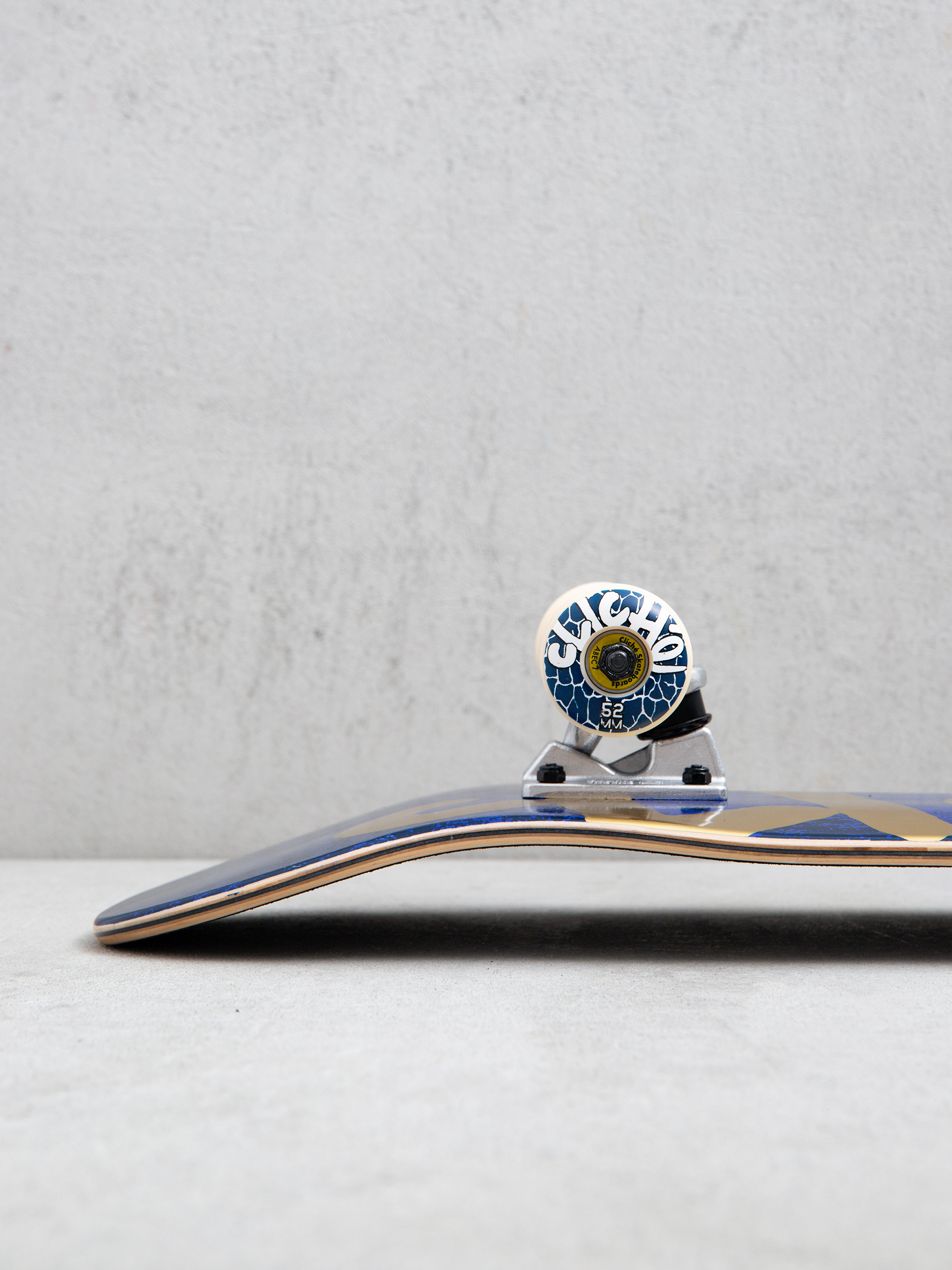 Cliche Skateboard Handwritten (navy/gold)