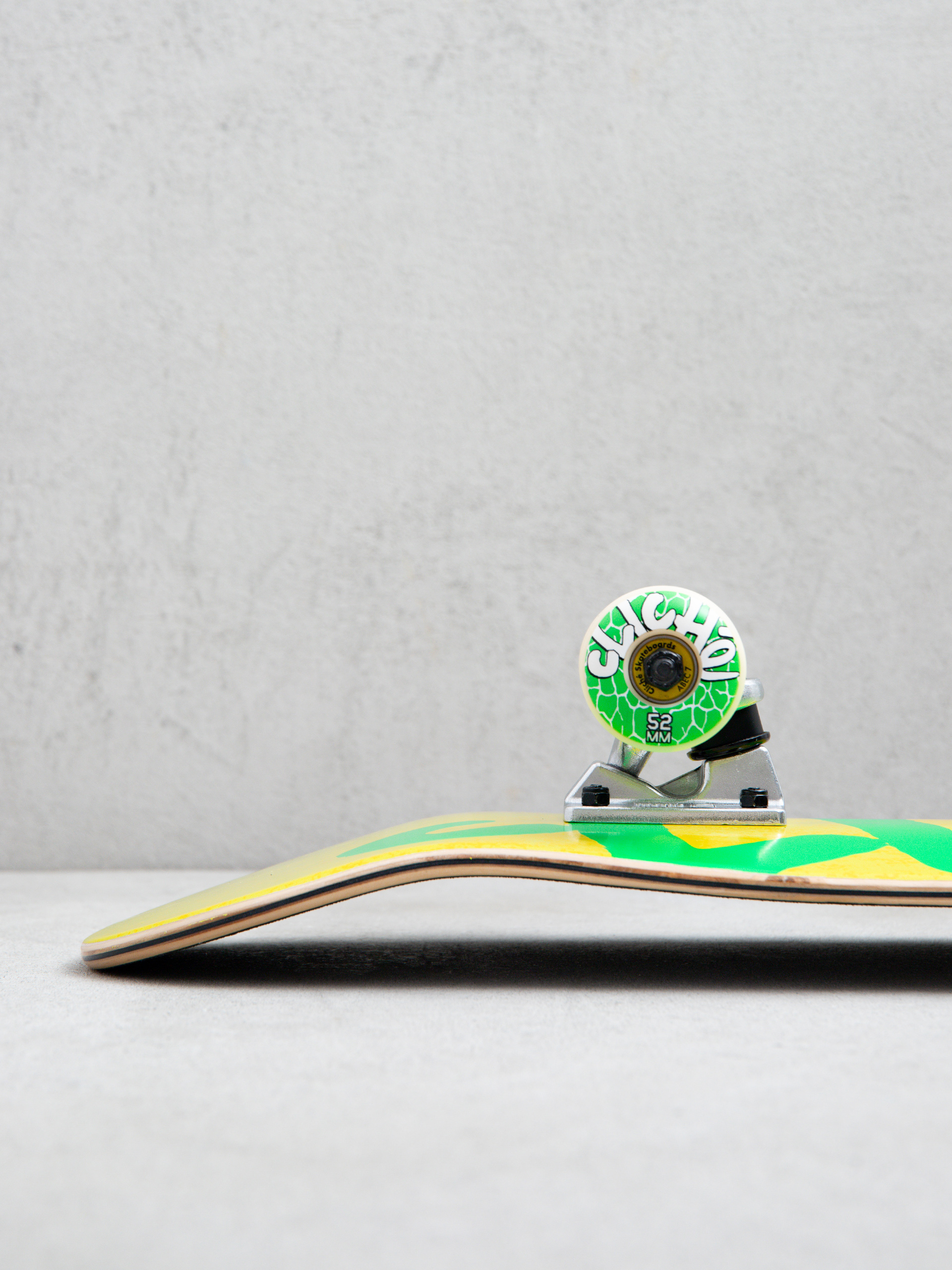 Cliche Skateboard Handwritten (yellow/green)