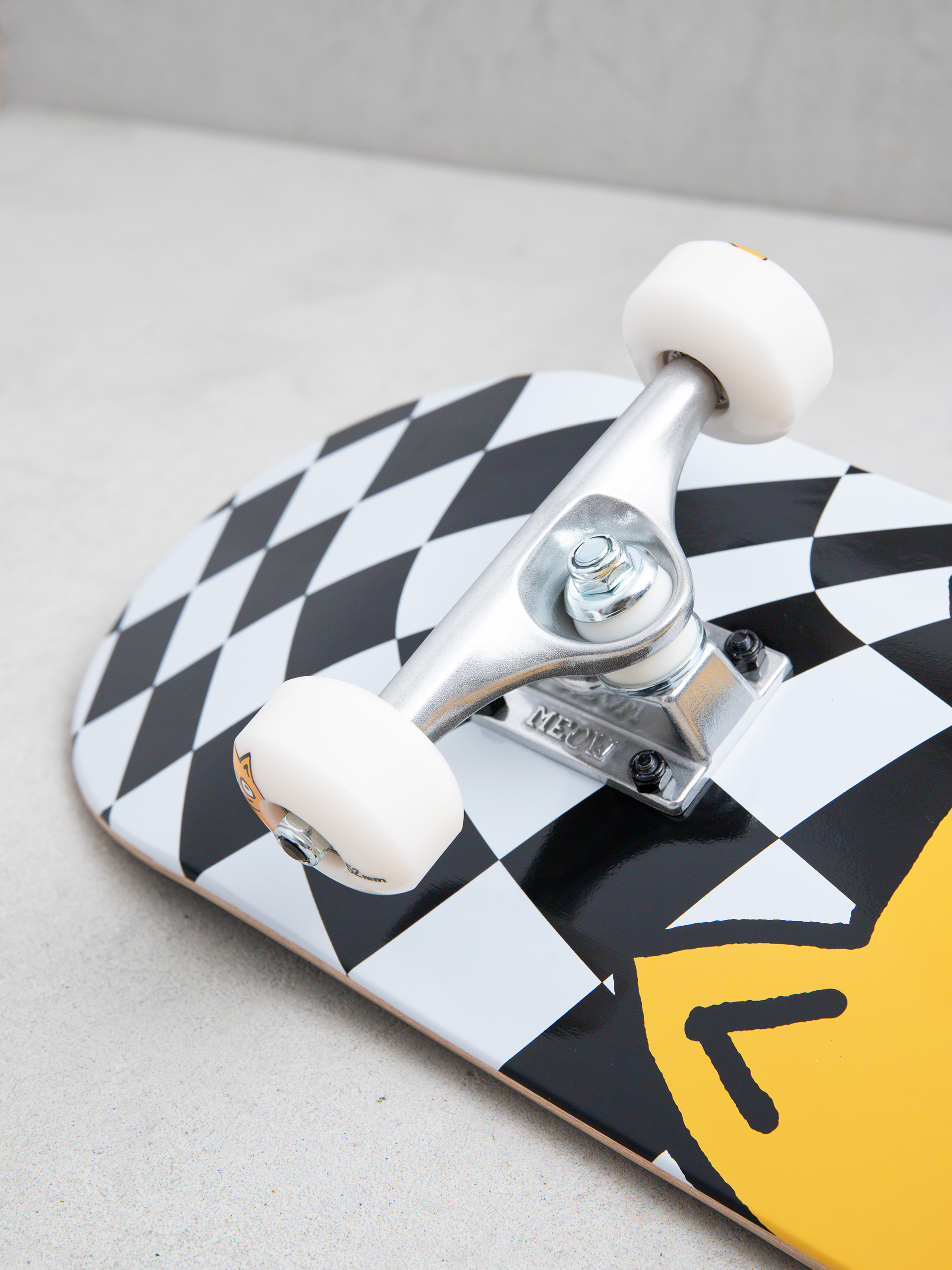 Meow Skateboards Big Cat Checker Twist Skateboard (black/white)