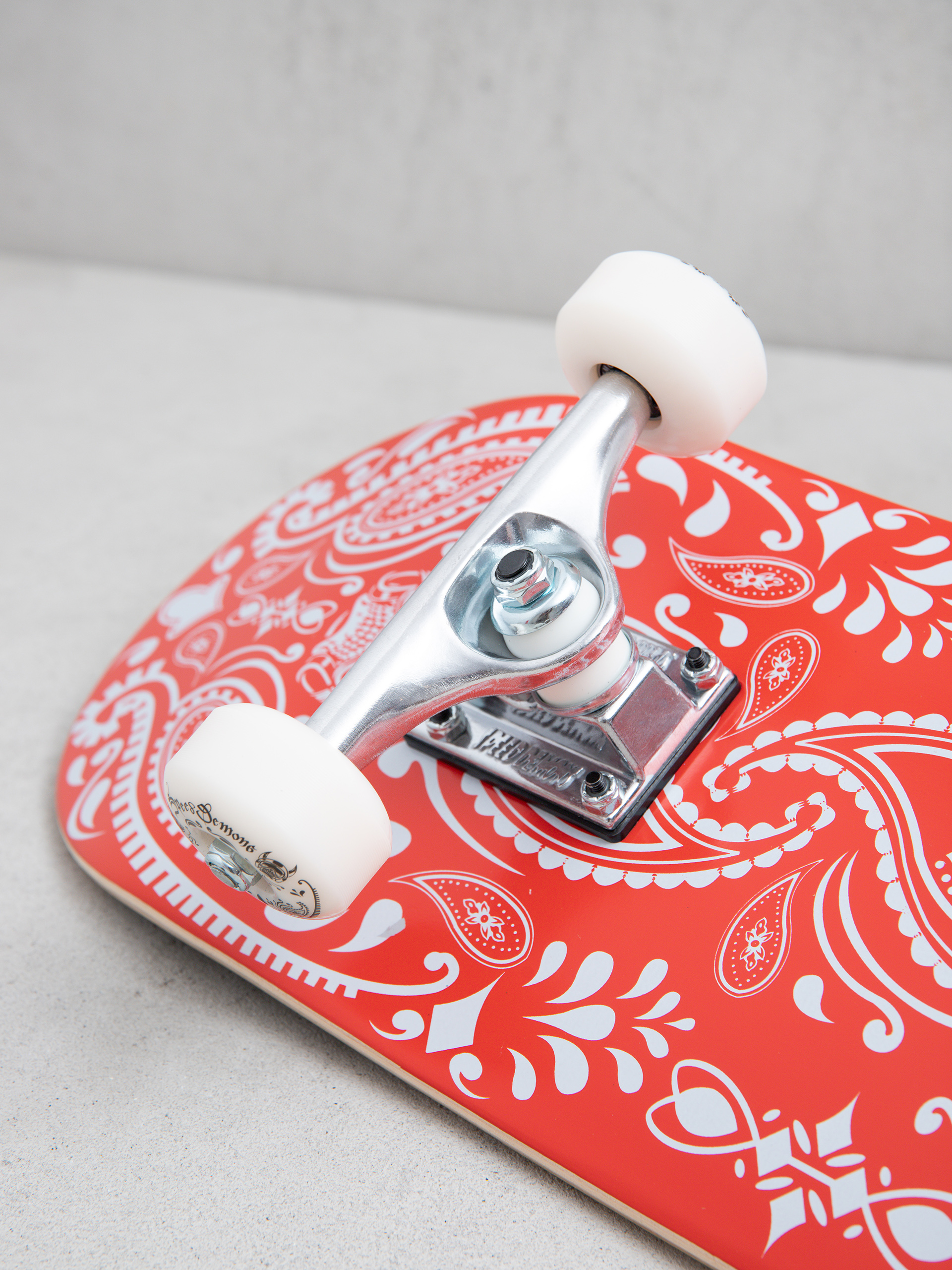 Speed Demons Bandana Skateboard (red/white)