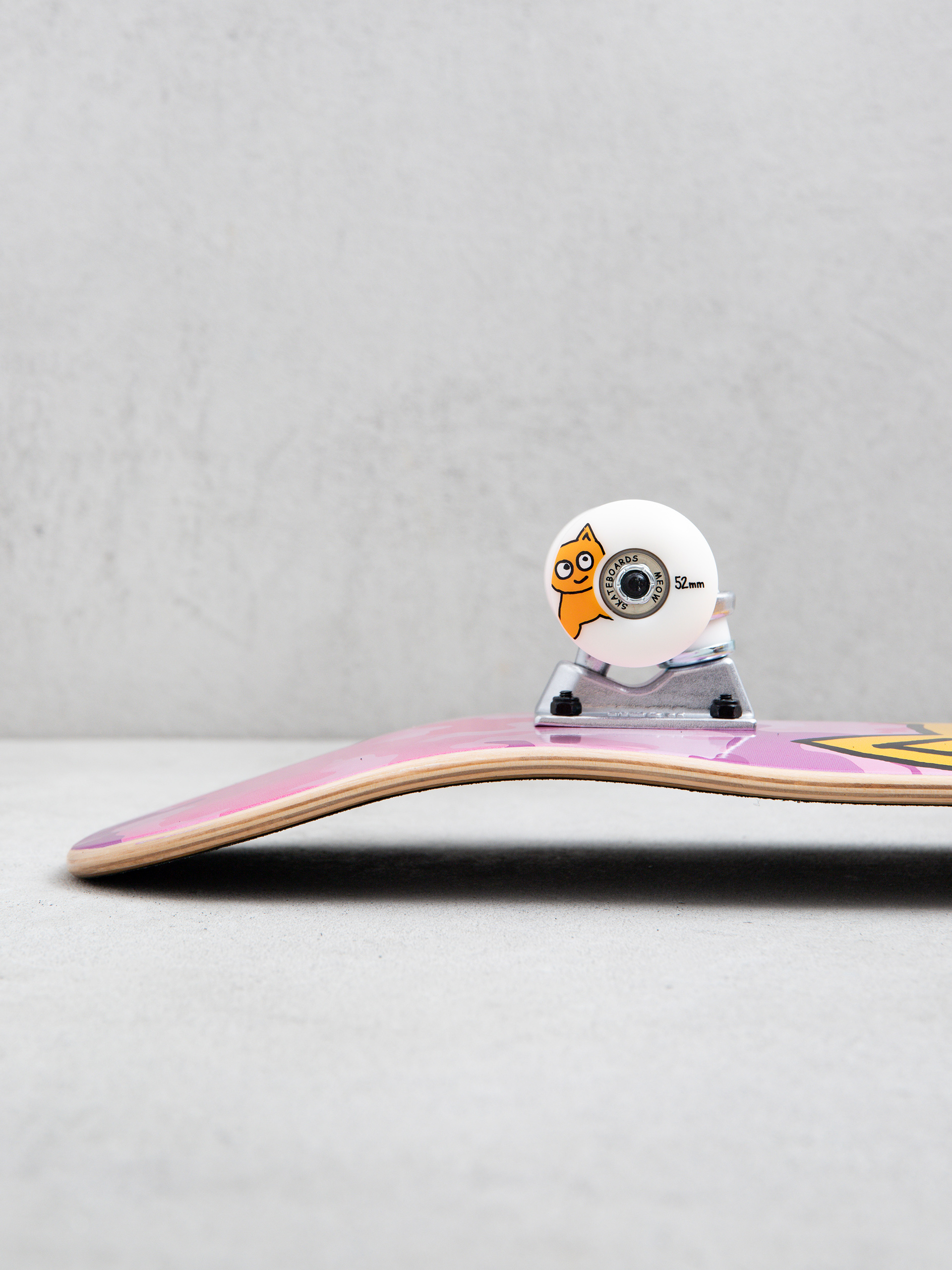 Meow Skateboards Big Cat Skateboard (camo pink)