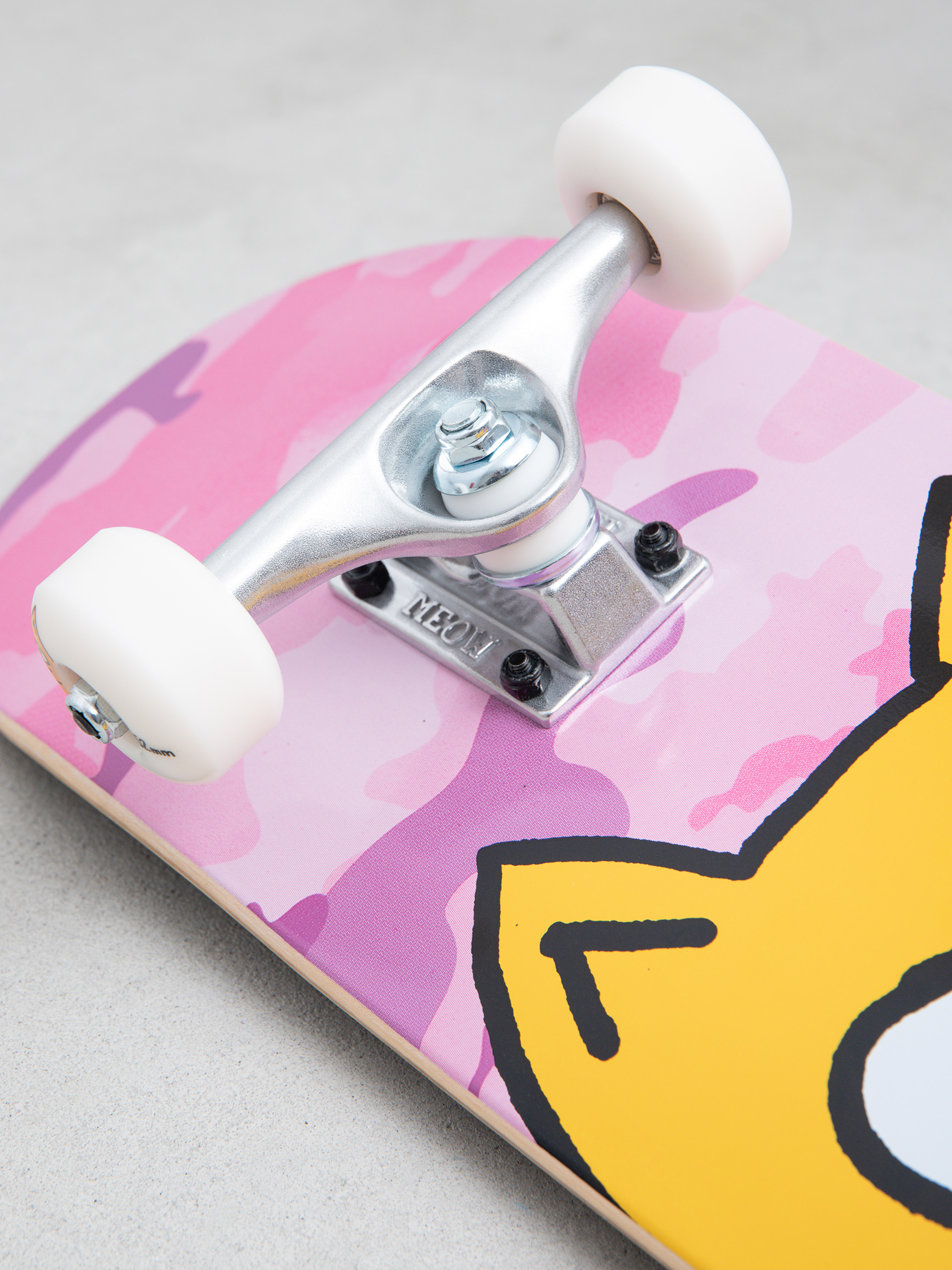 Meow Skateboards Big Cat Skateboard (camo pink)