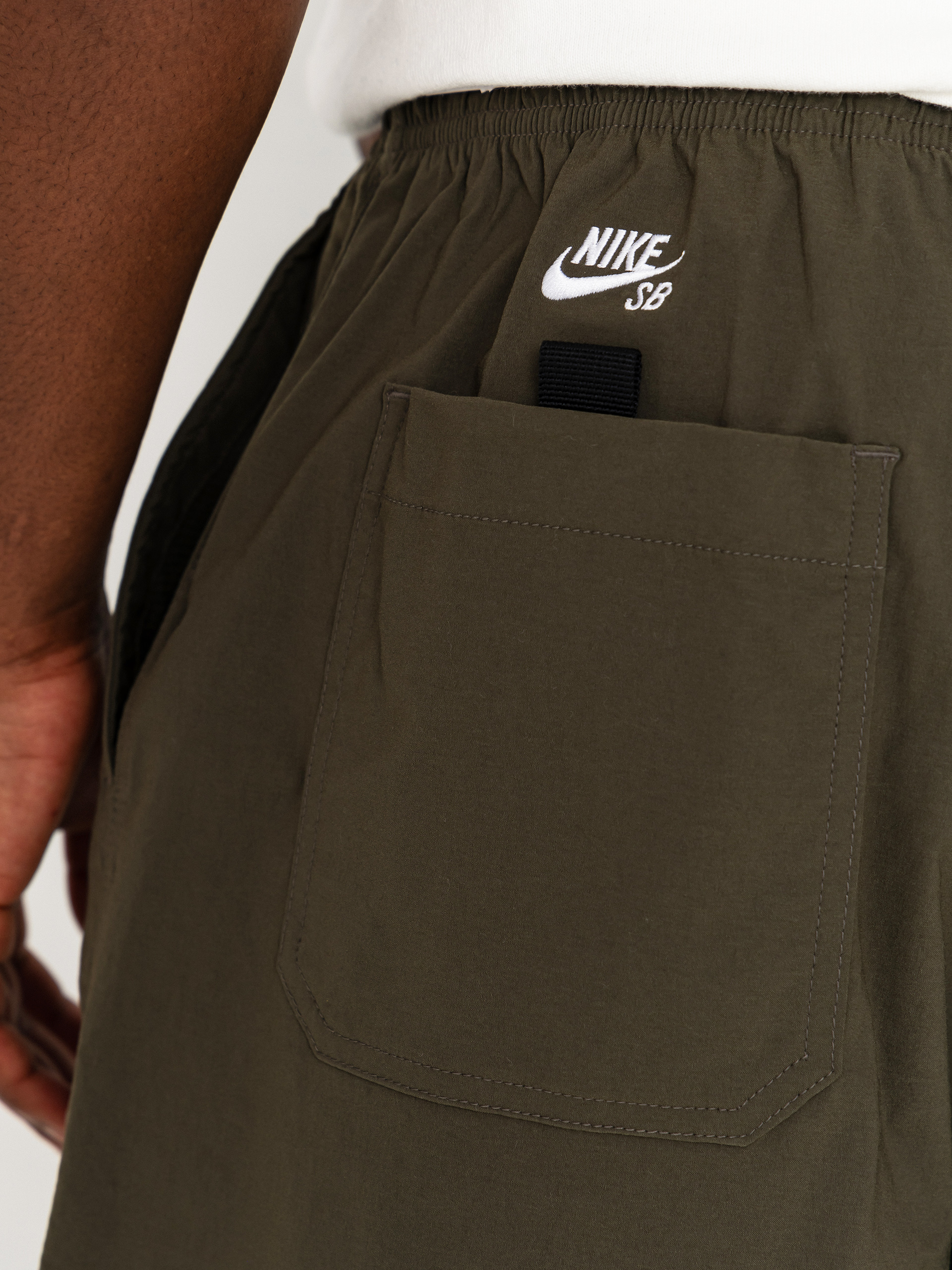 Nike SB Shorts 9er (cargo khaki/white)