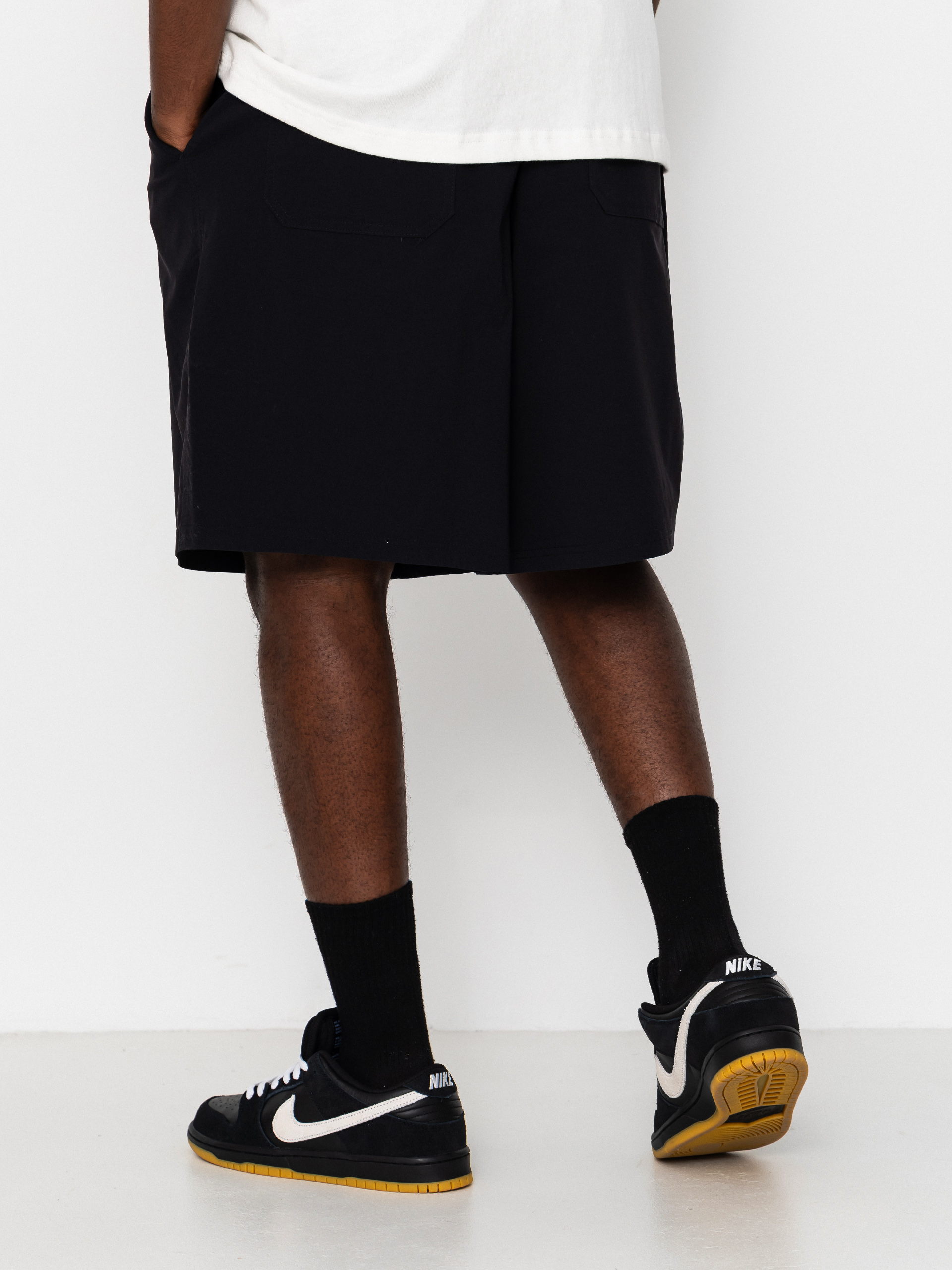Nike SB Shorts 9er (black/white)