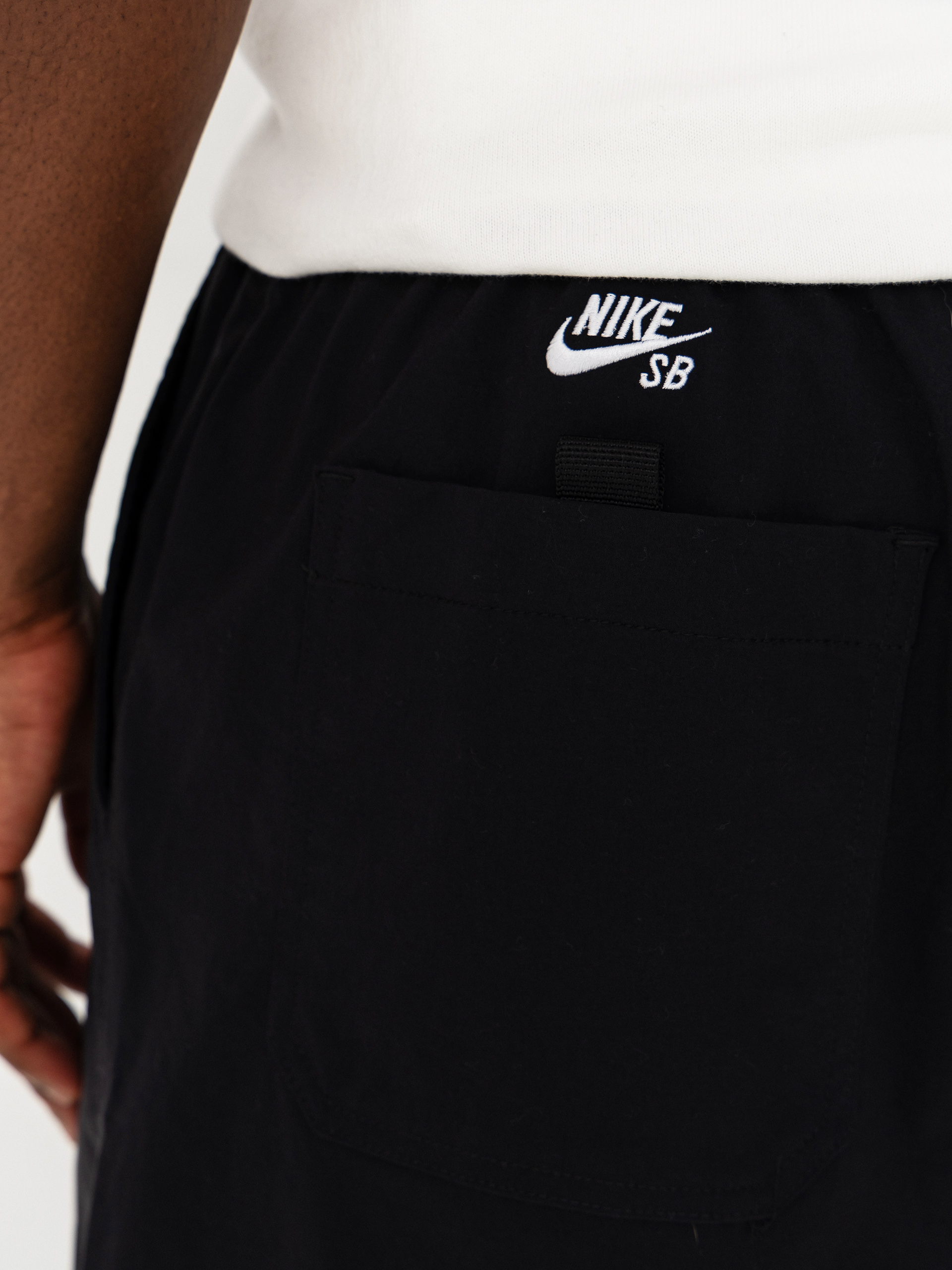 Nike SB Shorts 9er (black/white)