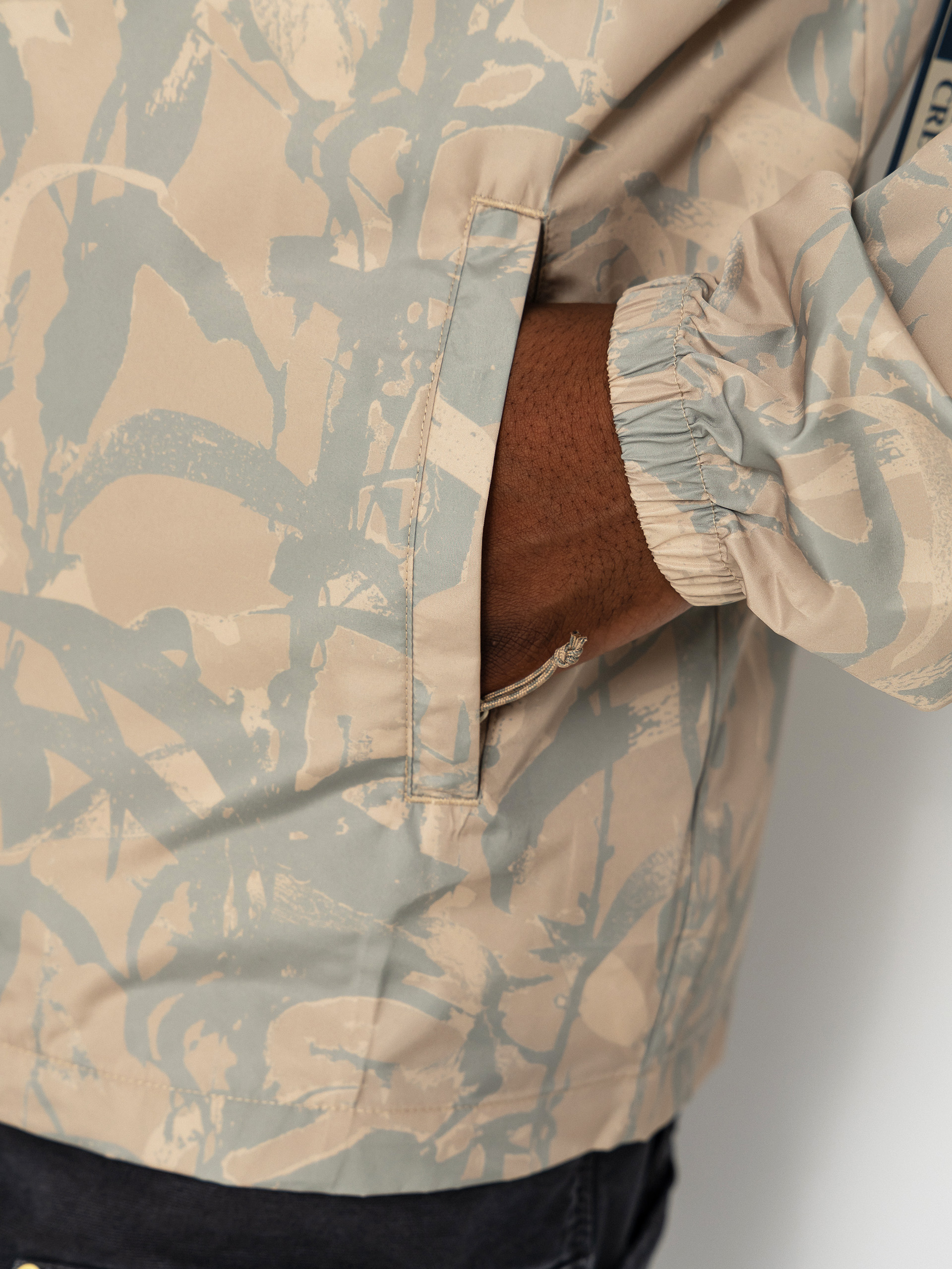 Salty Crew Surface Windbreaker Jacke (light camo)