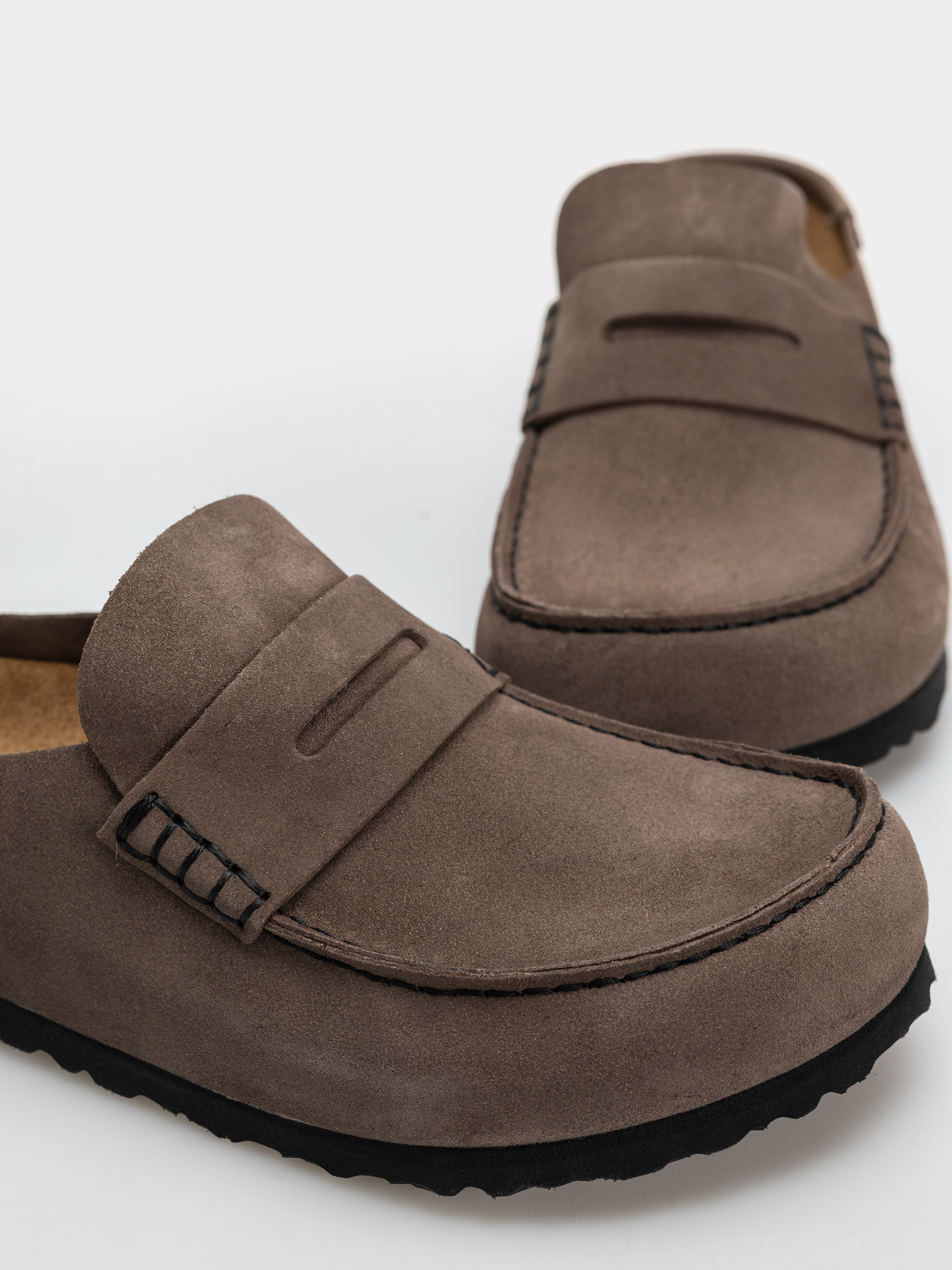 Birkenstock Naples Wrapped Suede Leather Regular Flip-flops (concrete gray)