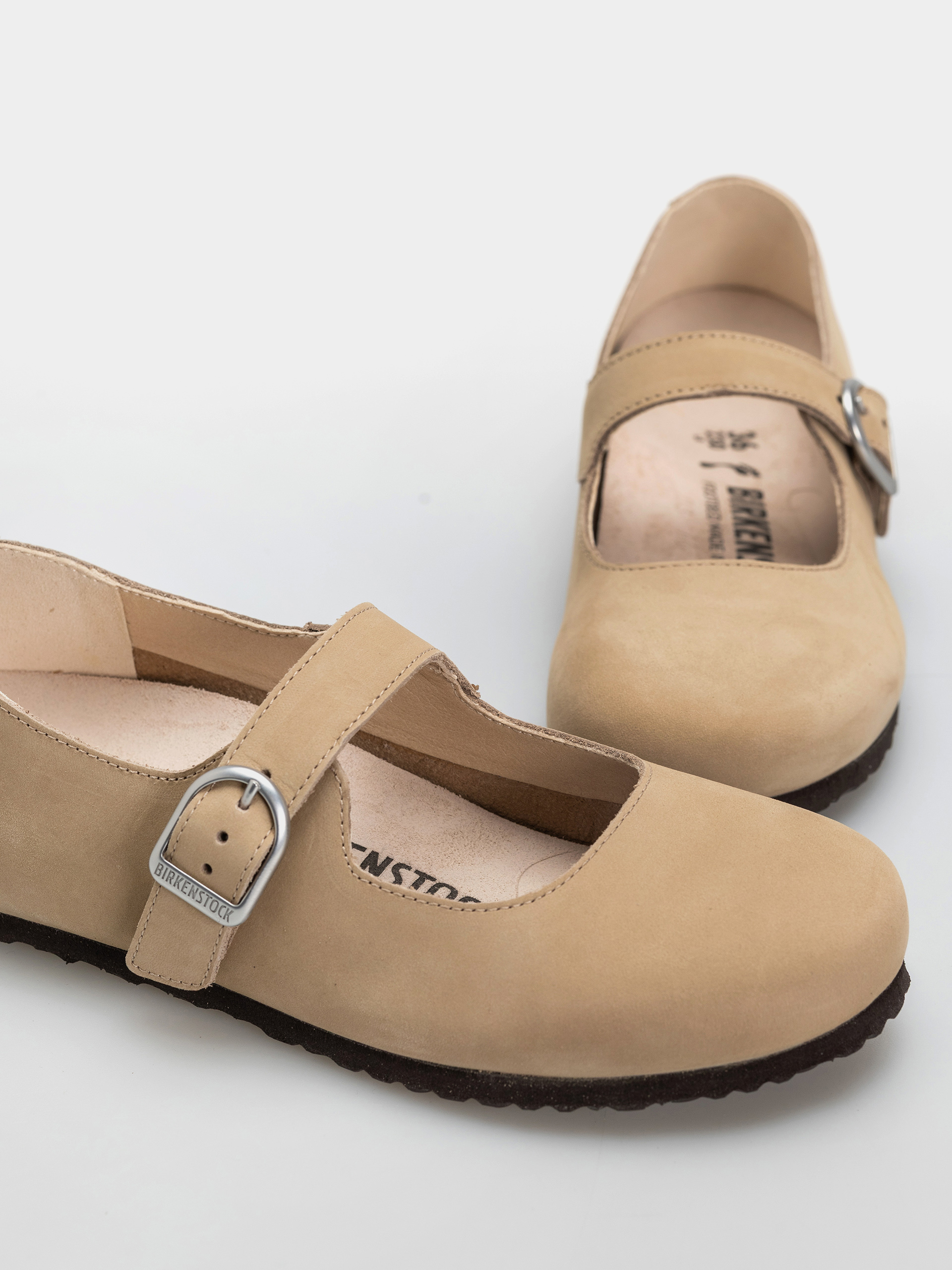 Birkenstock Santa Clarita Nubuck Leather Narrow Wmn Flip-flops (sandcastle)