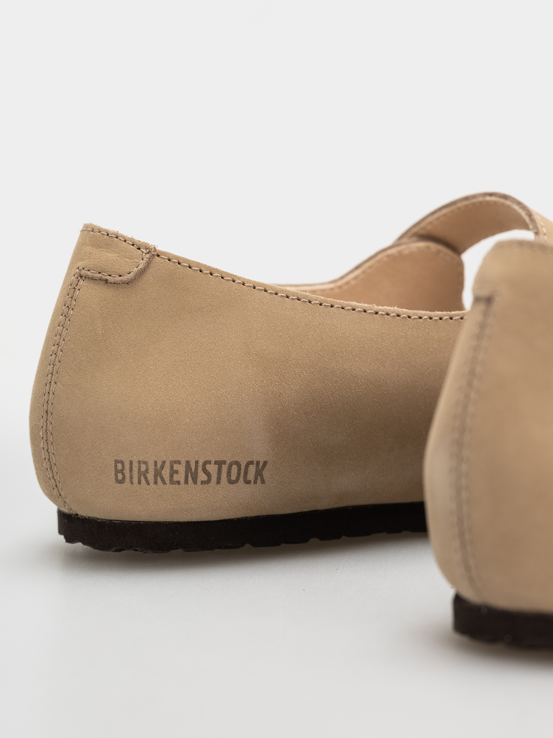 Birkenstock Santa Clarita Nubuck Leather Narrow Wmn Flip Flops (sandcastle)