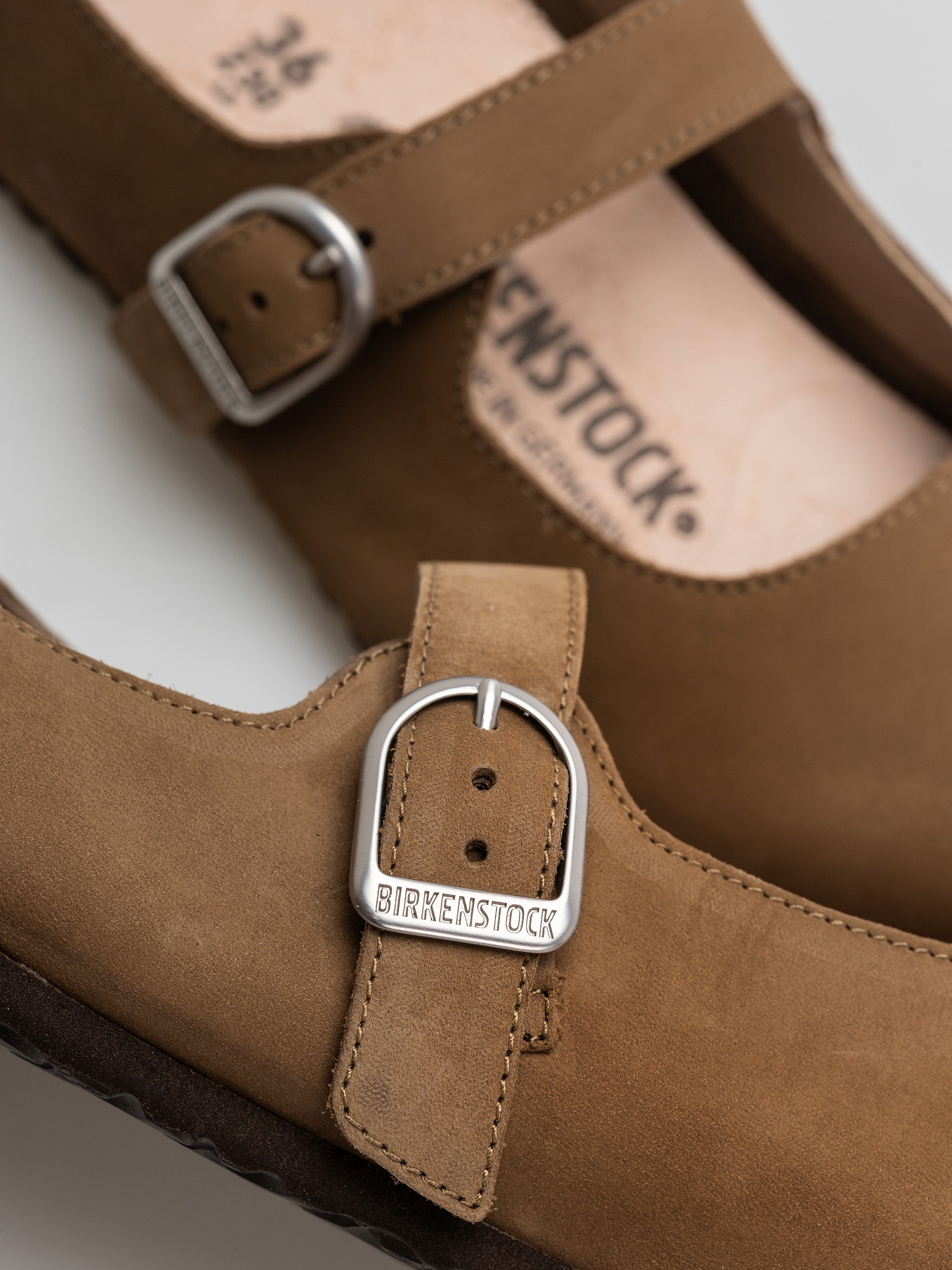 Birkenstock Santa Clarita Nubuck Leather Narrow Wmn Flip Flops (dark tea)