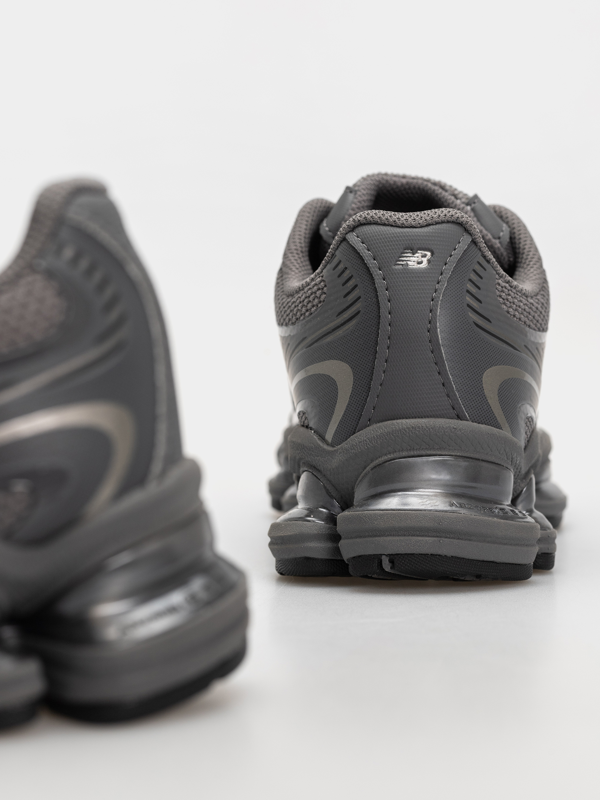New Balance 2000 Shoes (castlerock/castlerock)