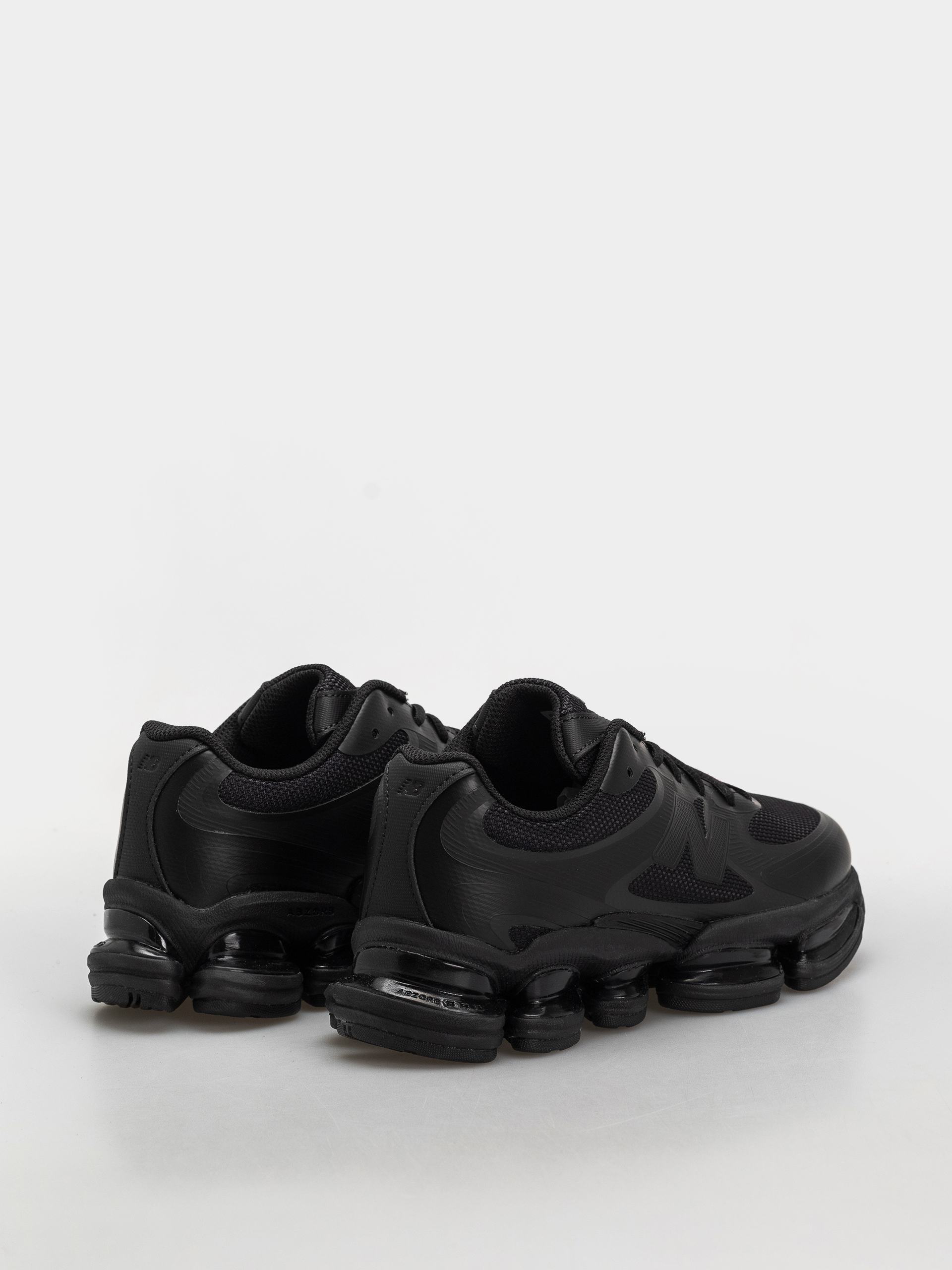 New Balance 2000 Shoes (black/white)