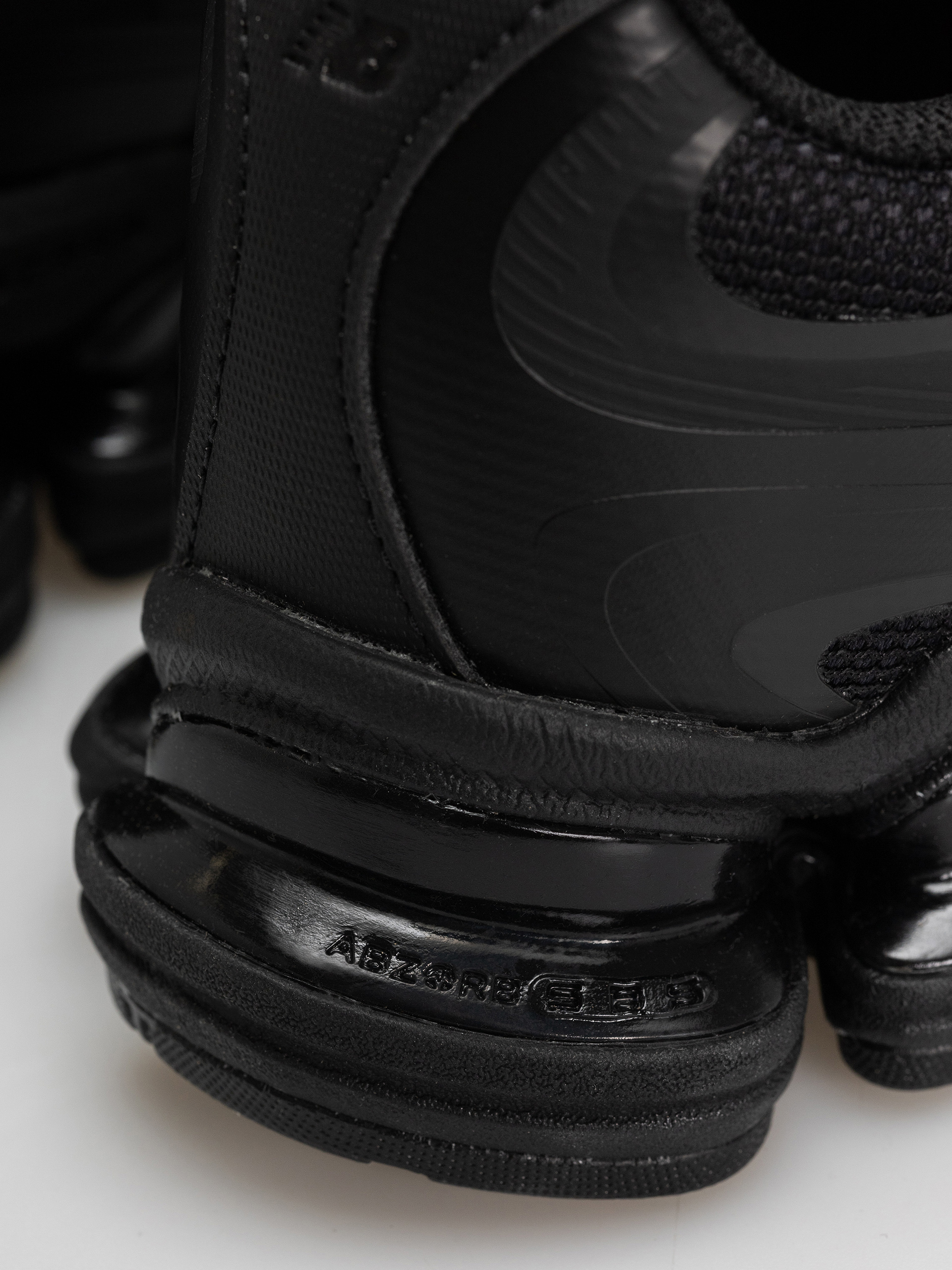New Balance 2000 Shoes (black/white)