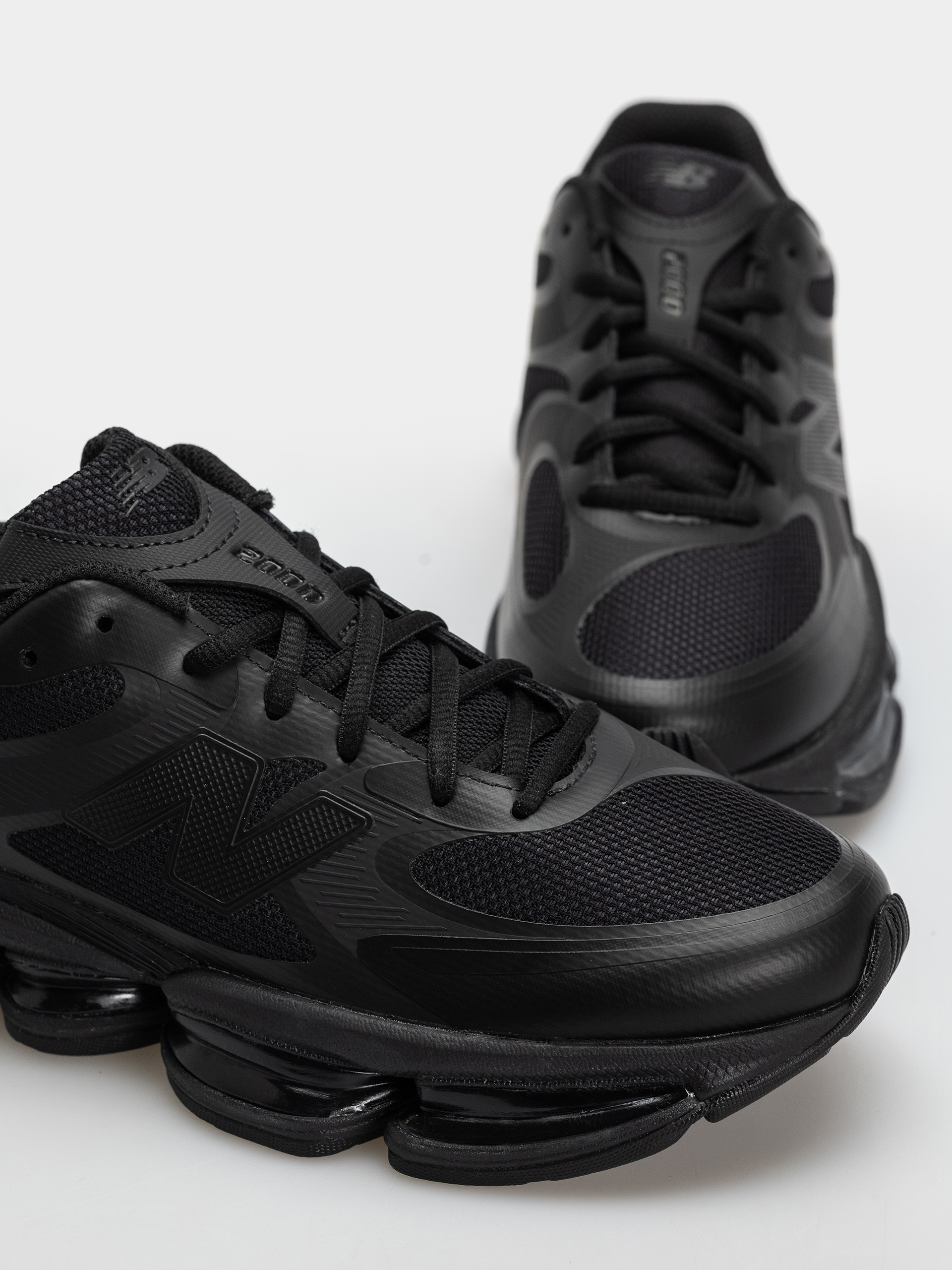 New Balance 2000 Shoes (black/white)