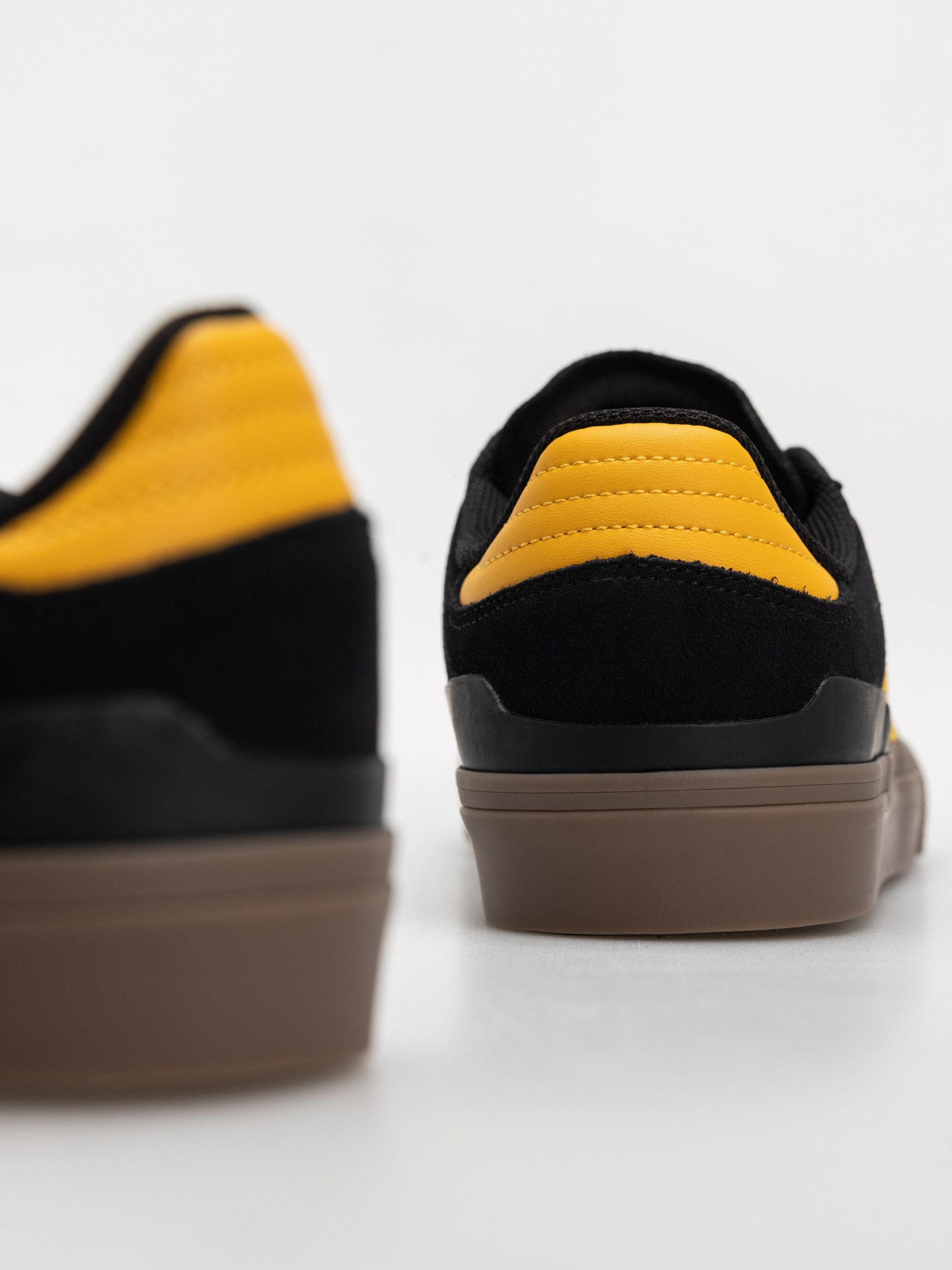 adidas Busenitz Vulc II Schuhe (cblack/preyel/gum4)