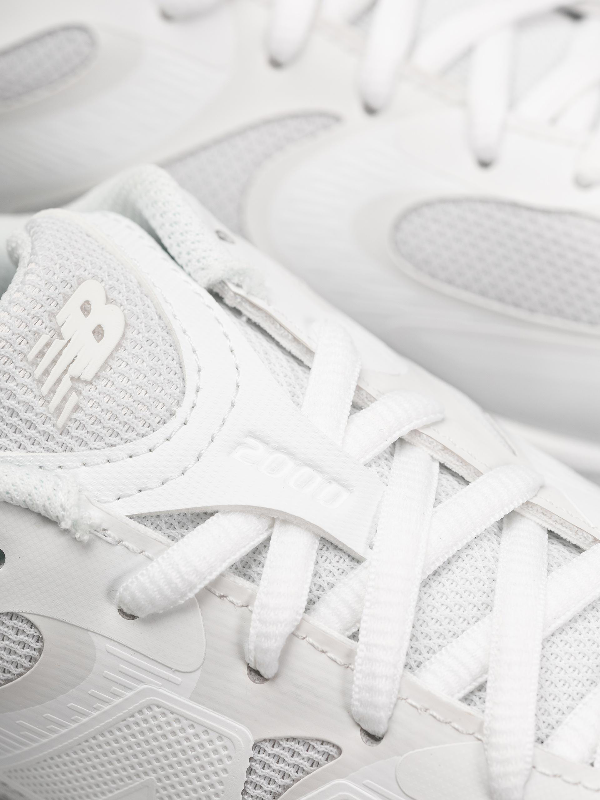 New Balance 2000 Shoes (white/white/black)