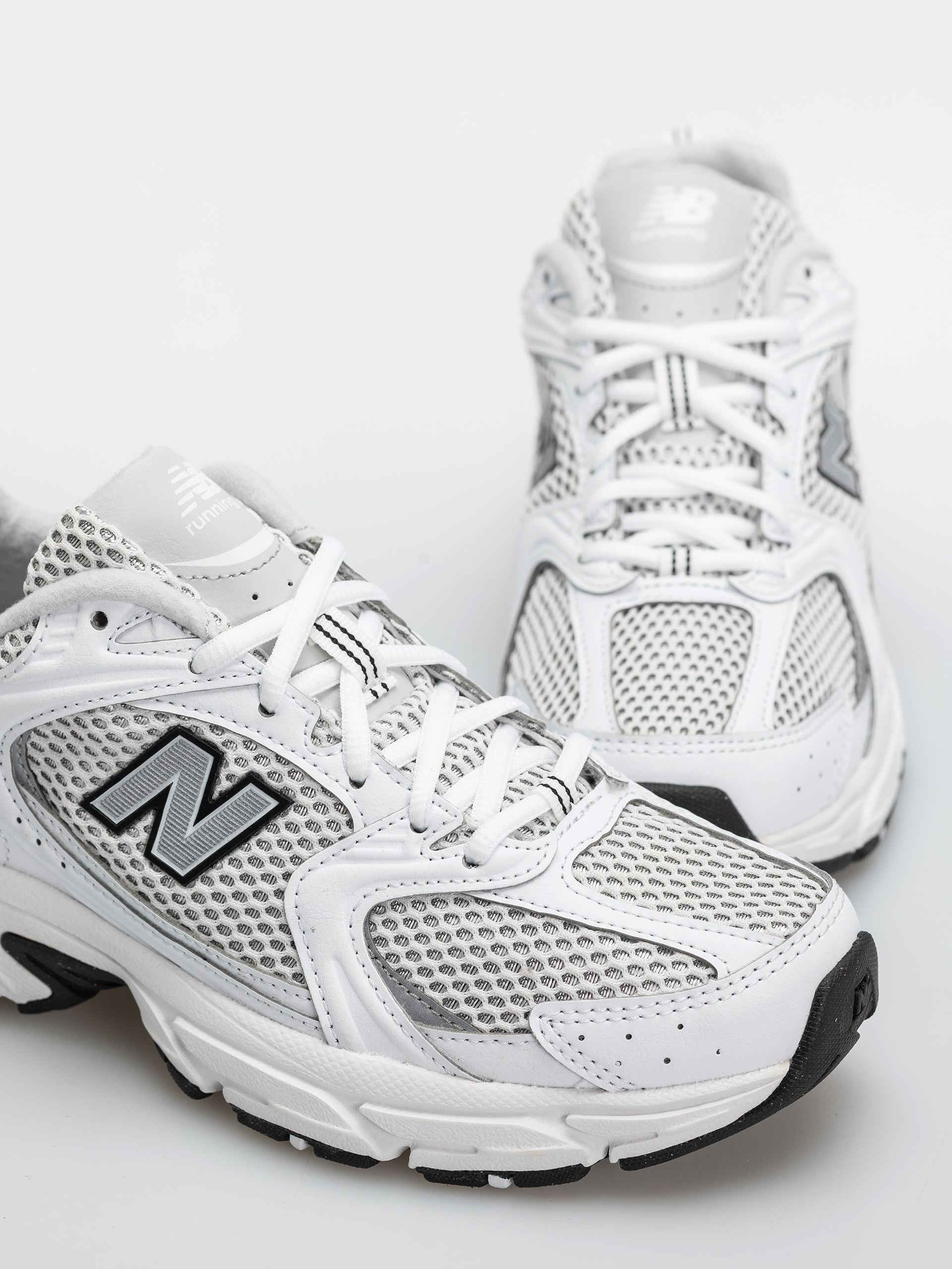 New Balance 530 Shoes (white/silver metallic/black)