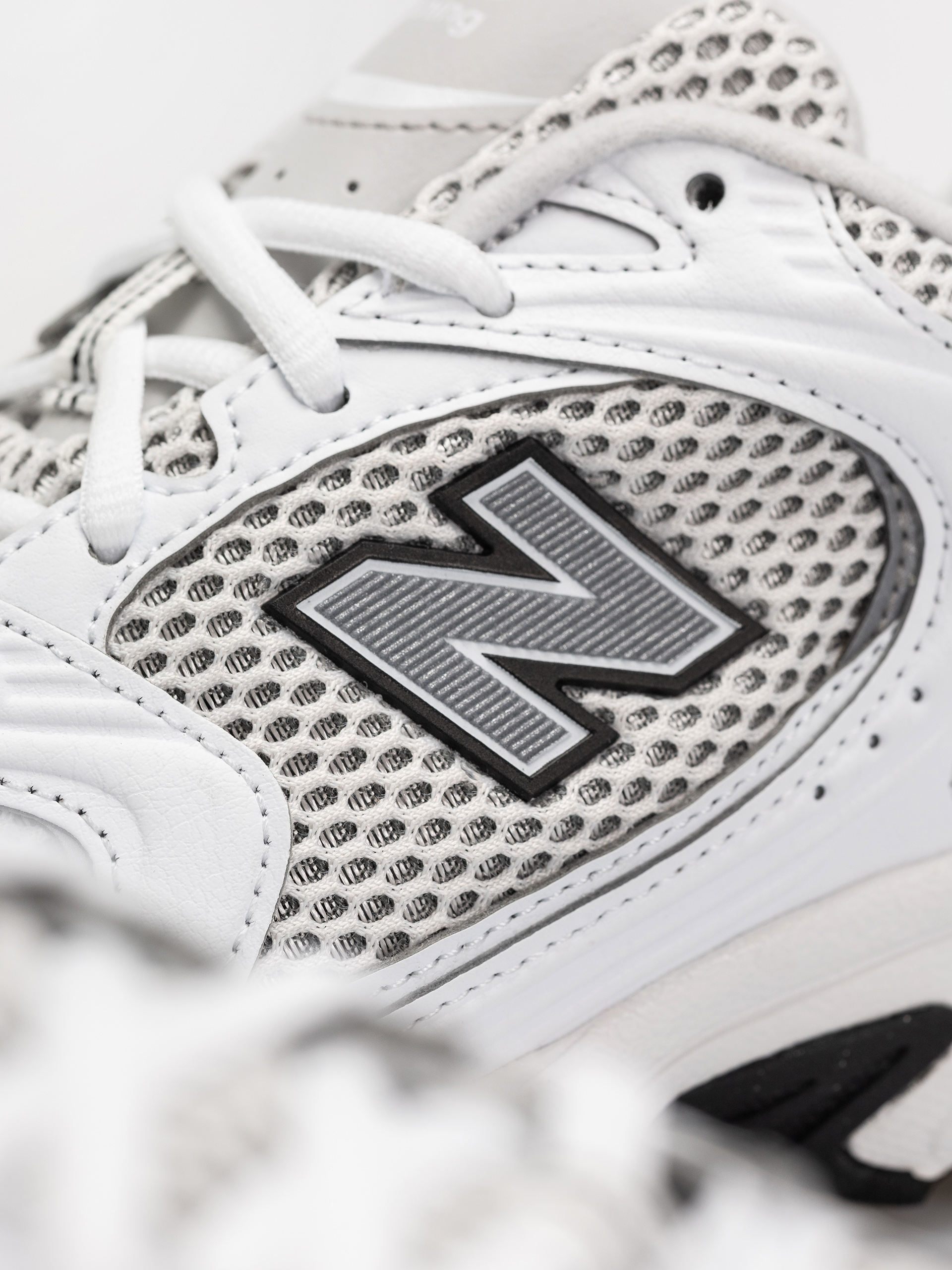 New Balance 530 Schuhe (white/silver metallic/black)