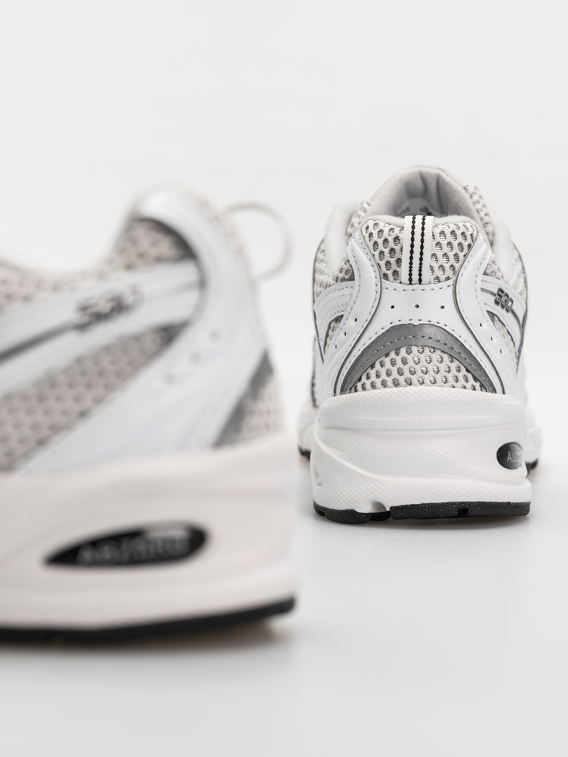 New Balance 530 Shoes (white/silver metallic/black)