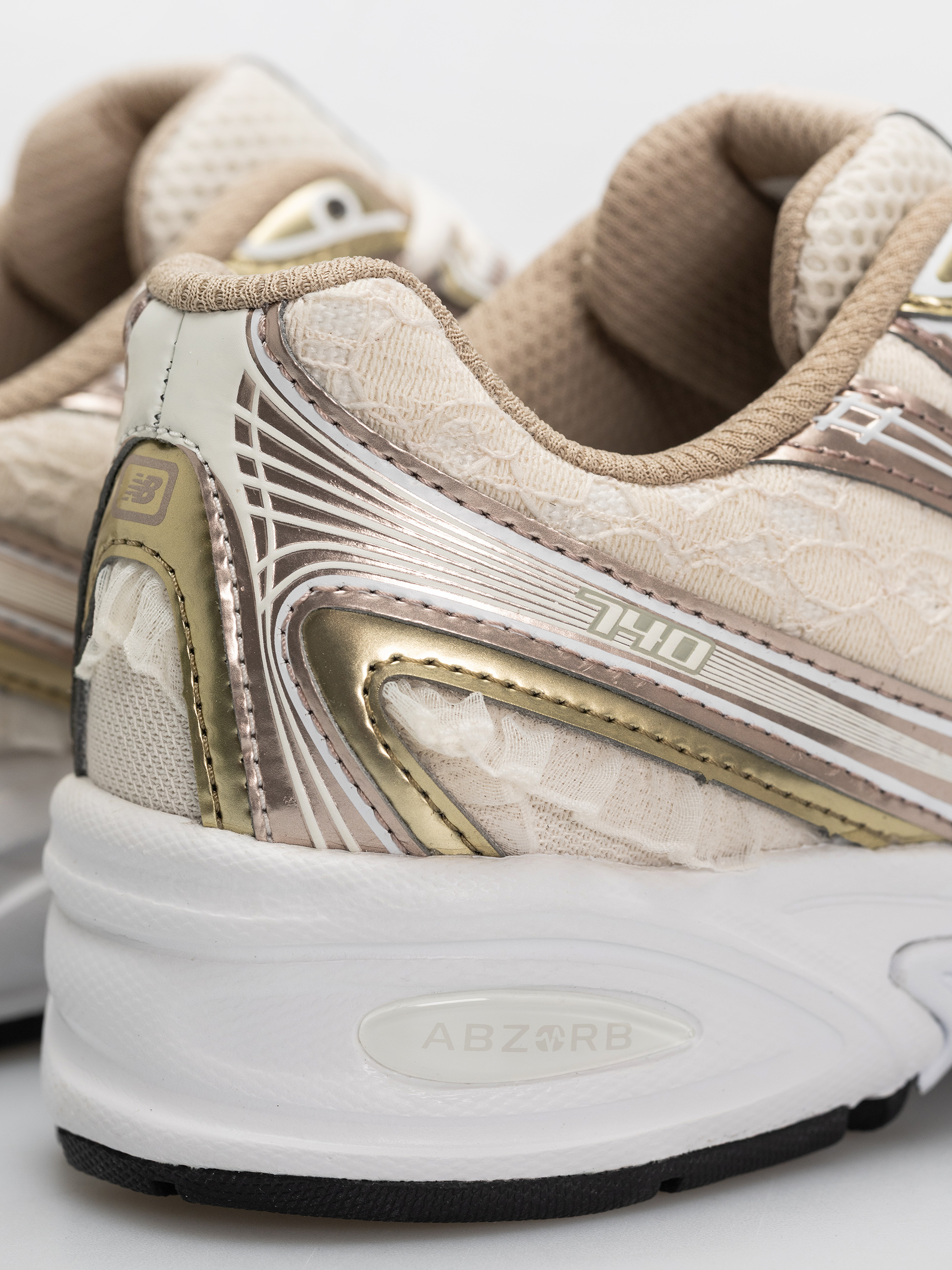 New Balance 740 Shoes (sea salt/silver metallic)