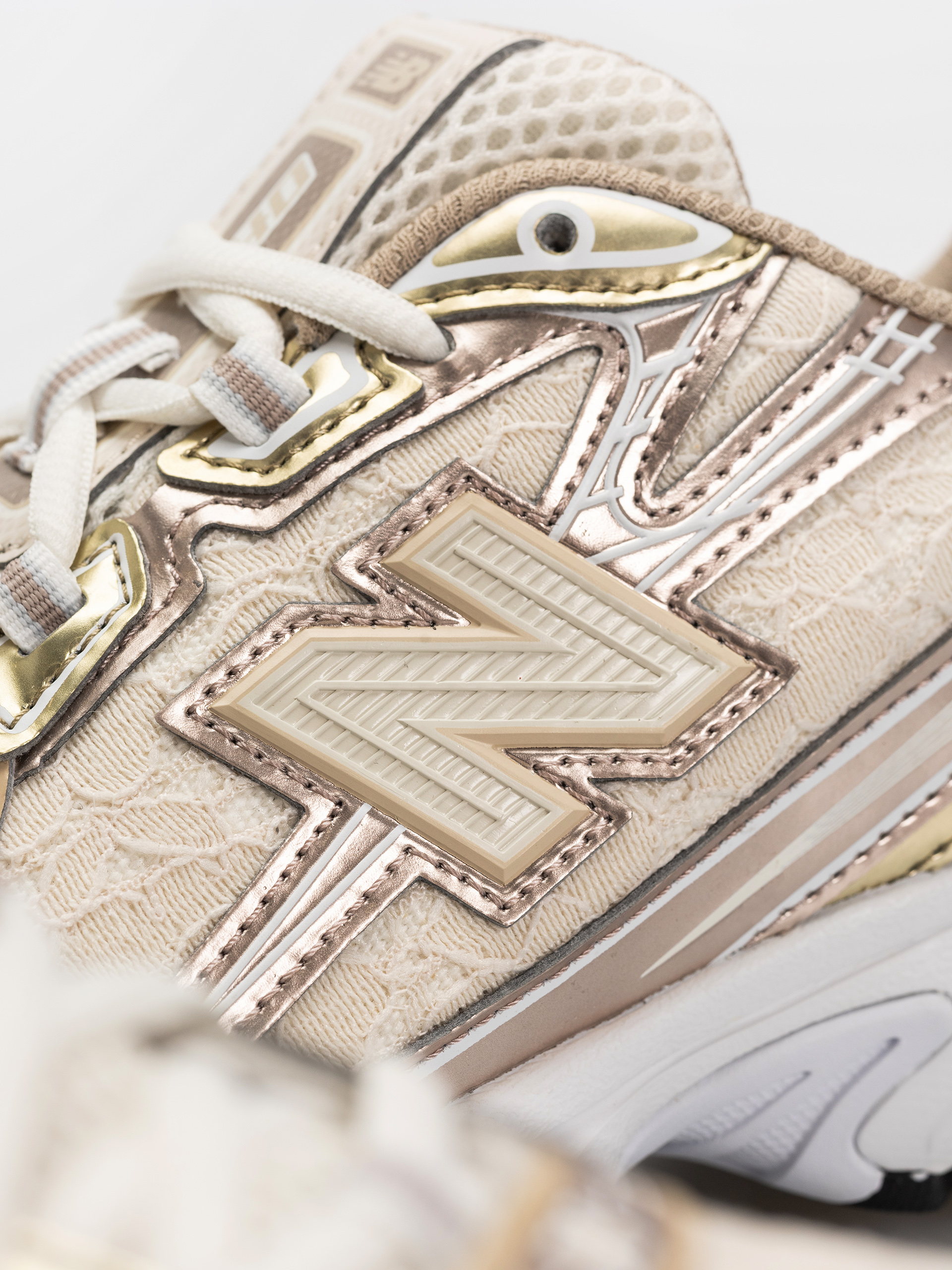 New Balance 740 Shoes (sea salt/silver metallic)