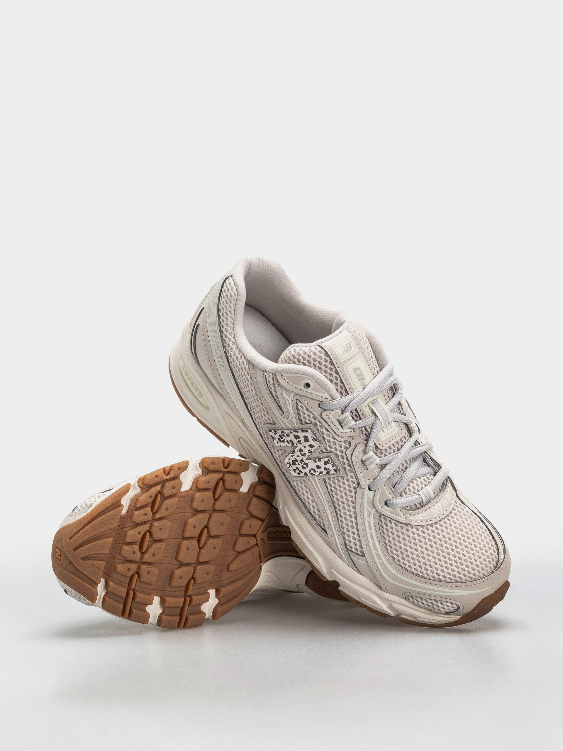 New Balance 740 Shoes (moonbeam/sea salt)