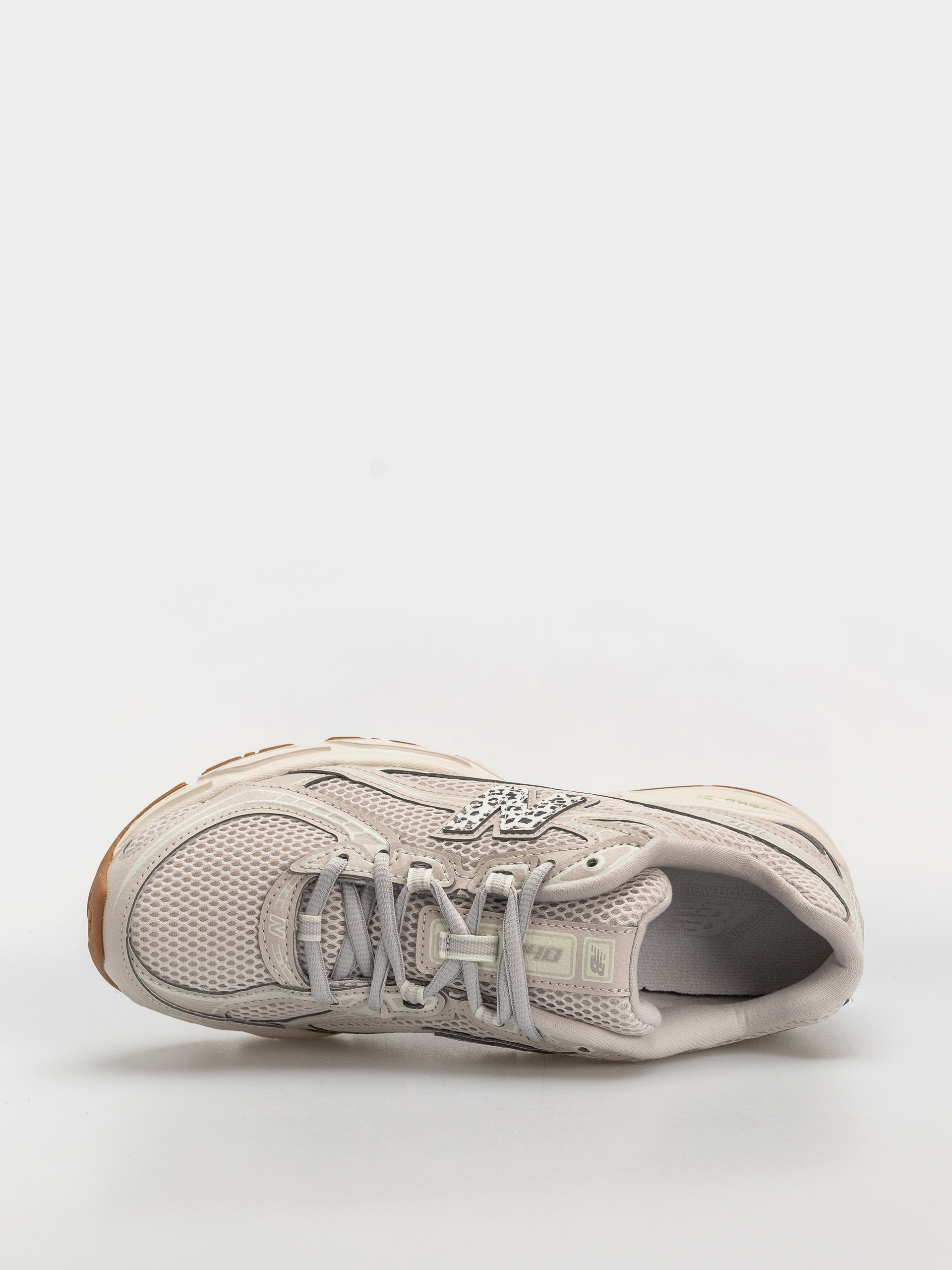 New Balance 740 Shoes (moonbeam/sea salt)