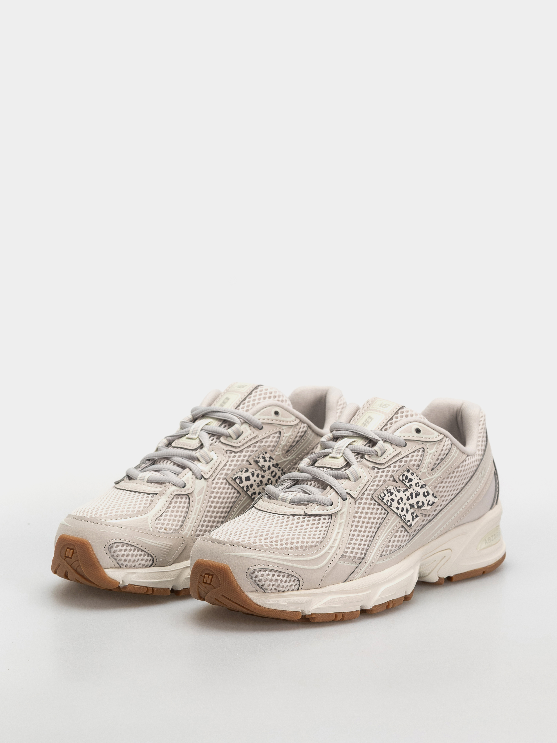 New Balance 740 Shoes (moonbeam/sea salt)