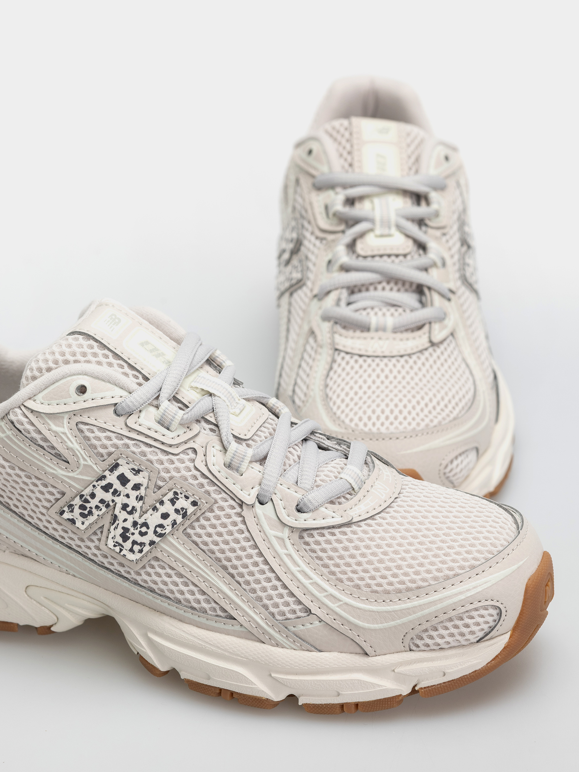 New Balance 740 Shoes (moonbeam/sea salt)