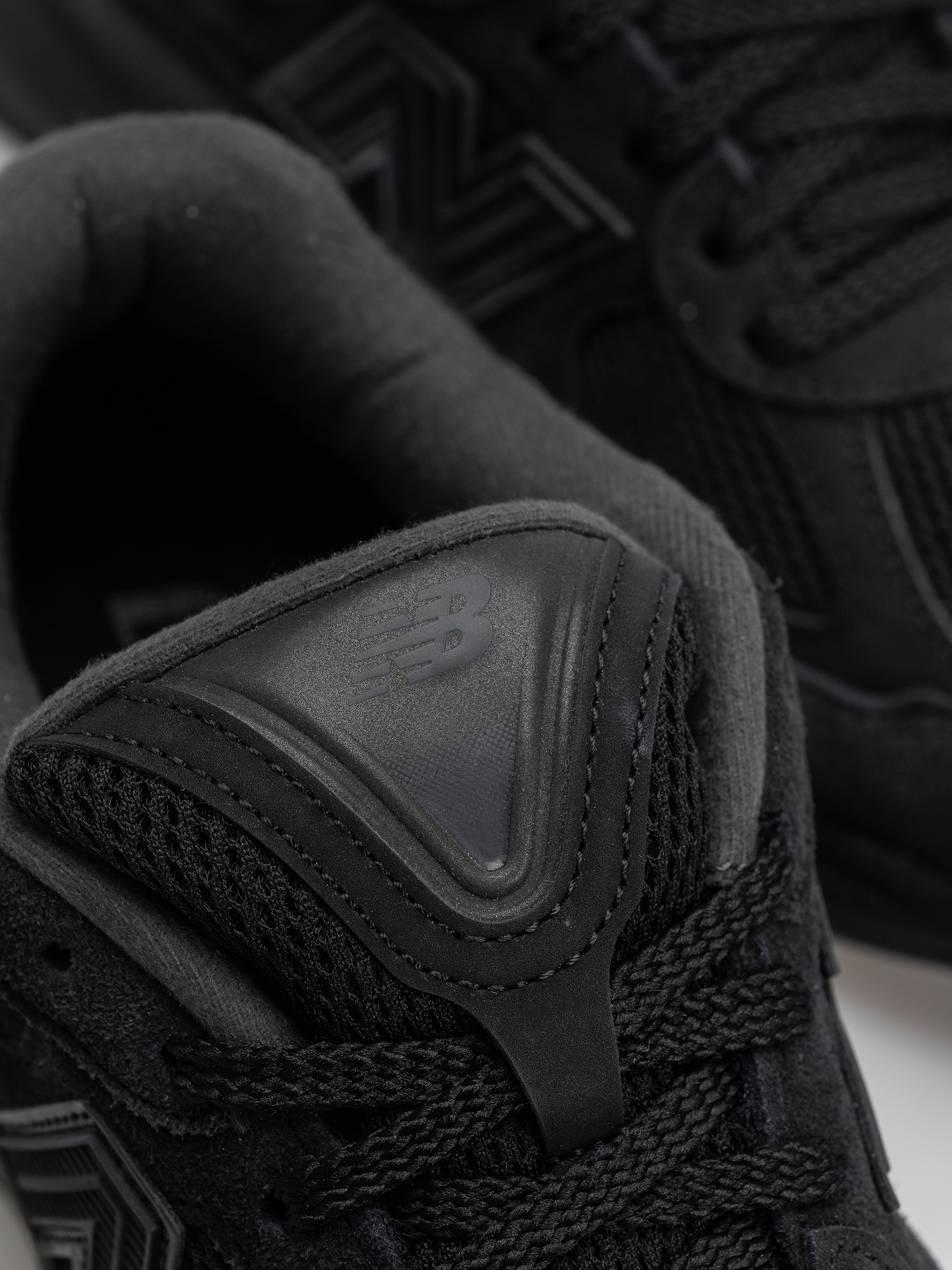 New Balance 2010 Shoes (black/black)
