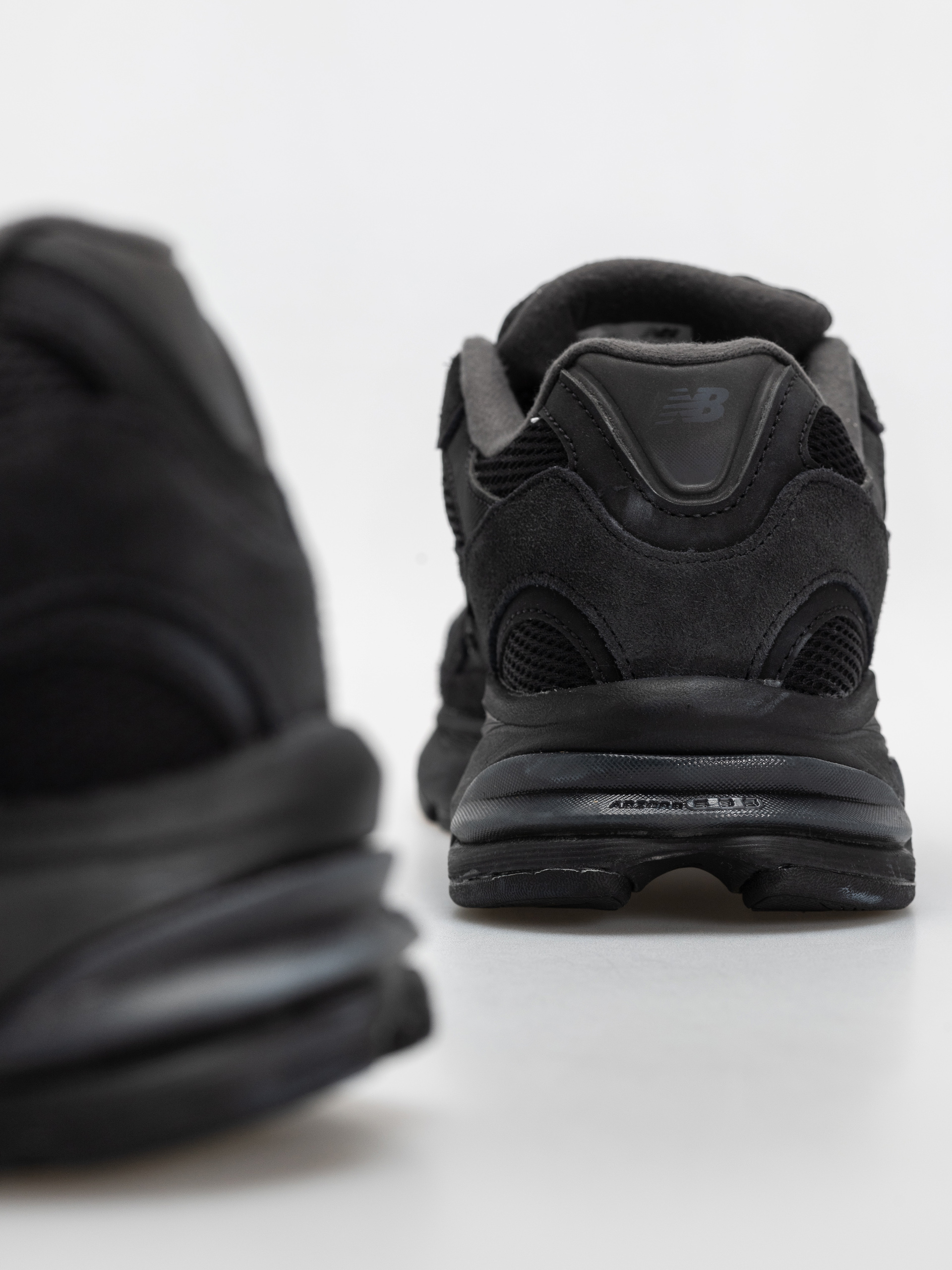 New Balance 2010 Shoes (black/black)