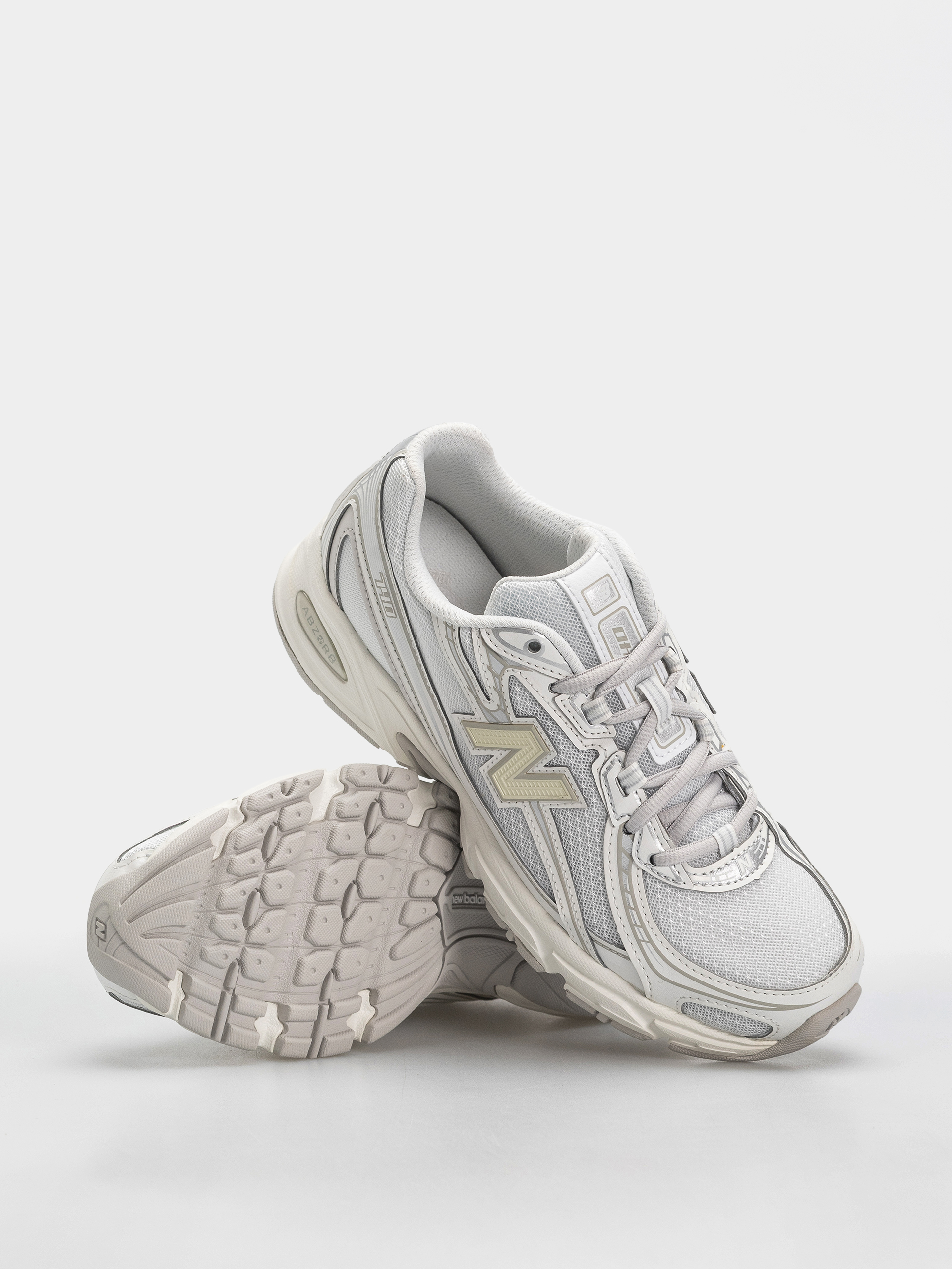 New Balance 740 Schuhe (white/silver metallic)