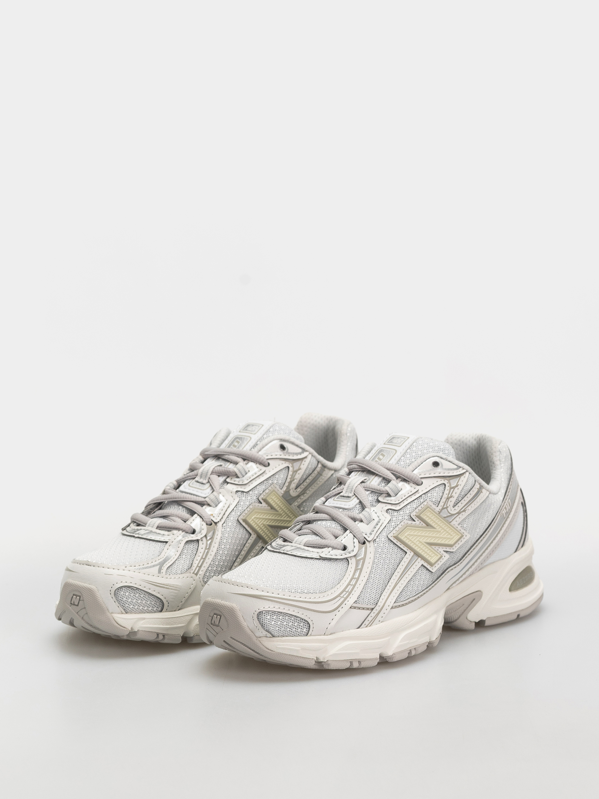 New Balance 740 Shoes (white/silver metallic)