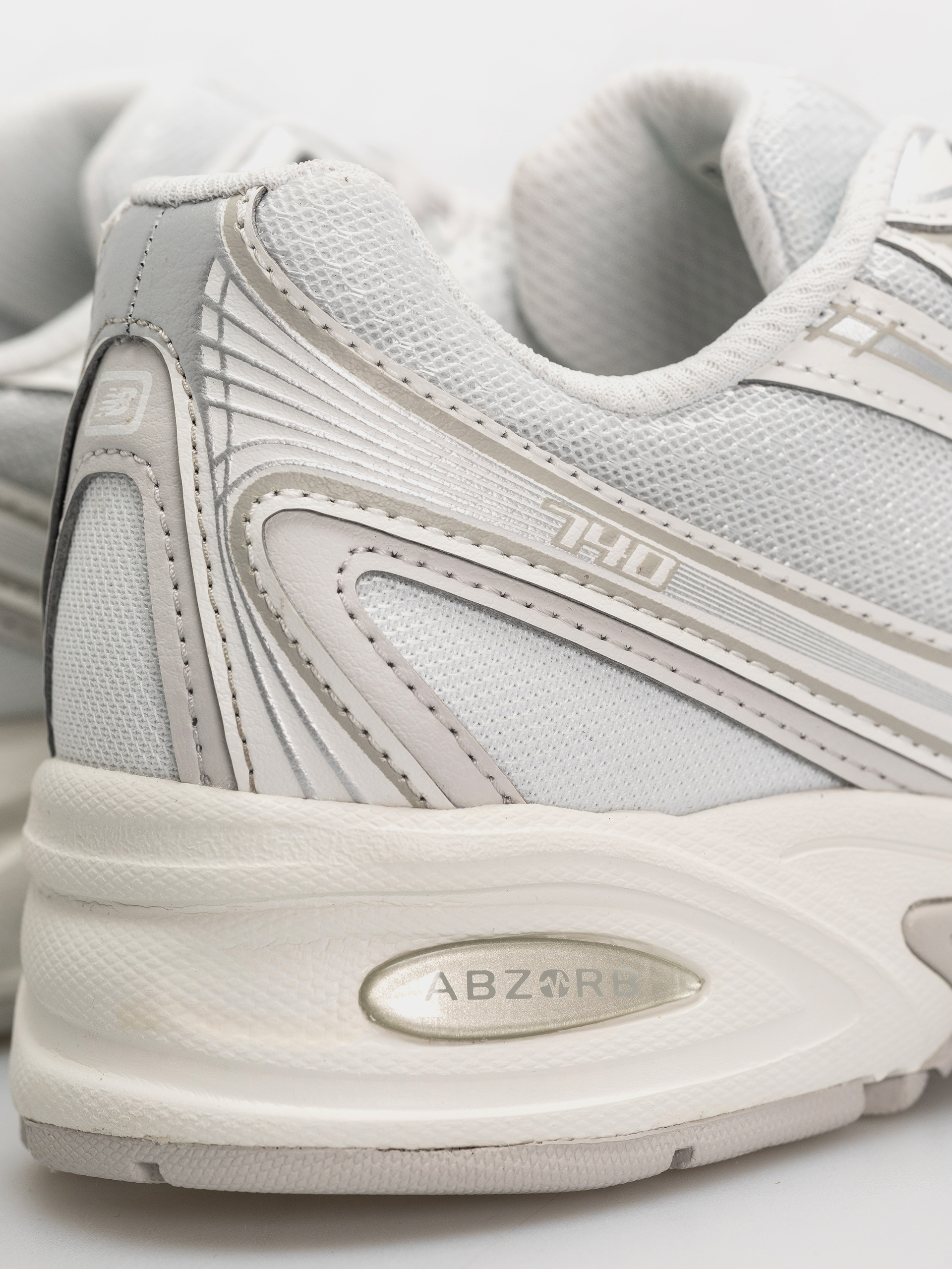 New Balance 740 Schuhe (white/silver metallic)