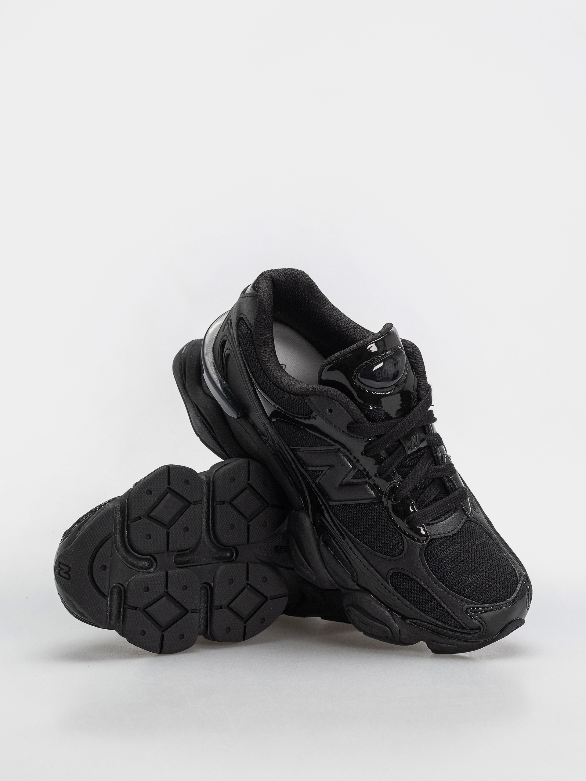 New Balance 9060 Shoes (black/black)