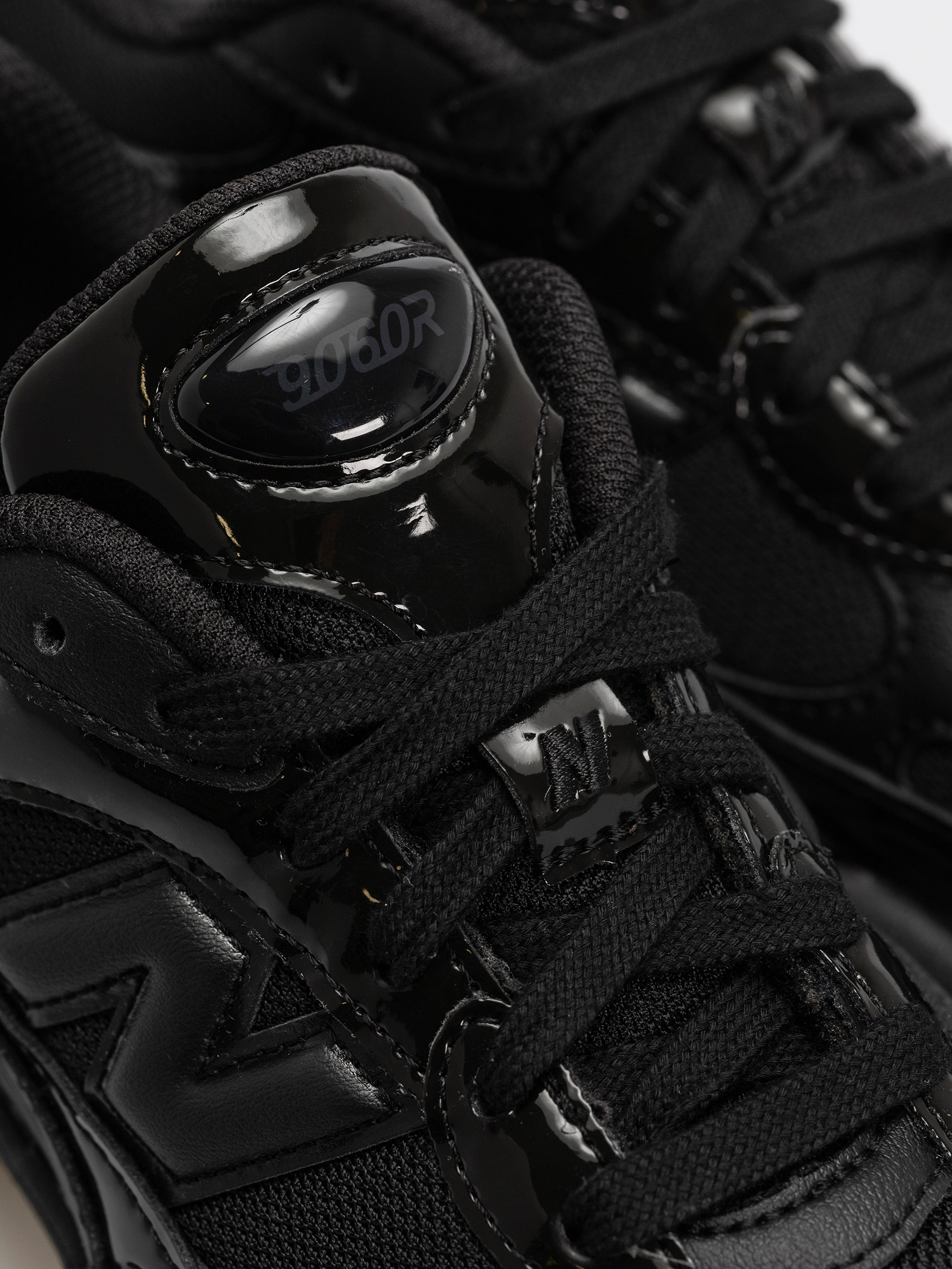 New Balance 9060 Shoes (black/black)